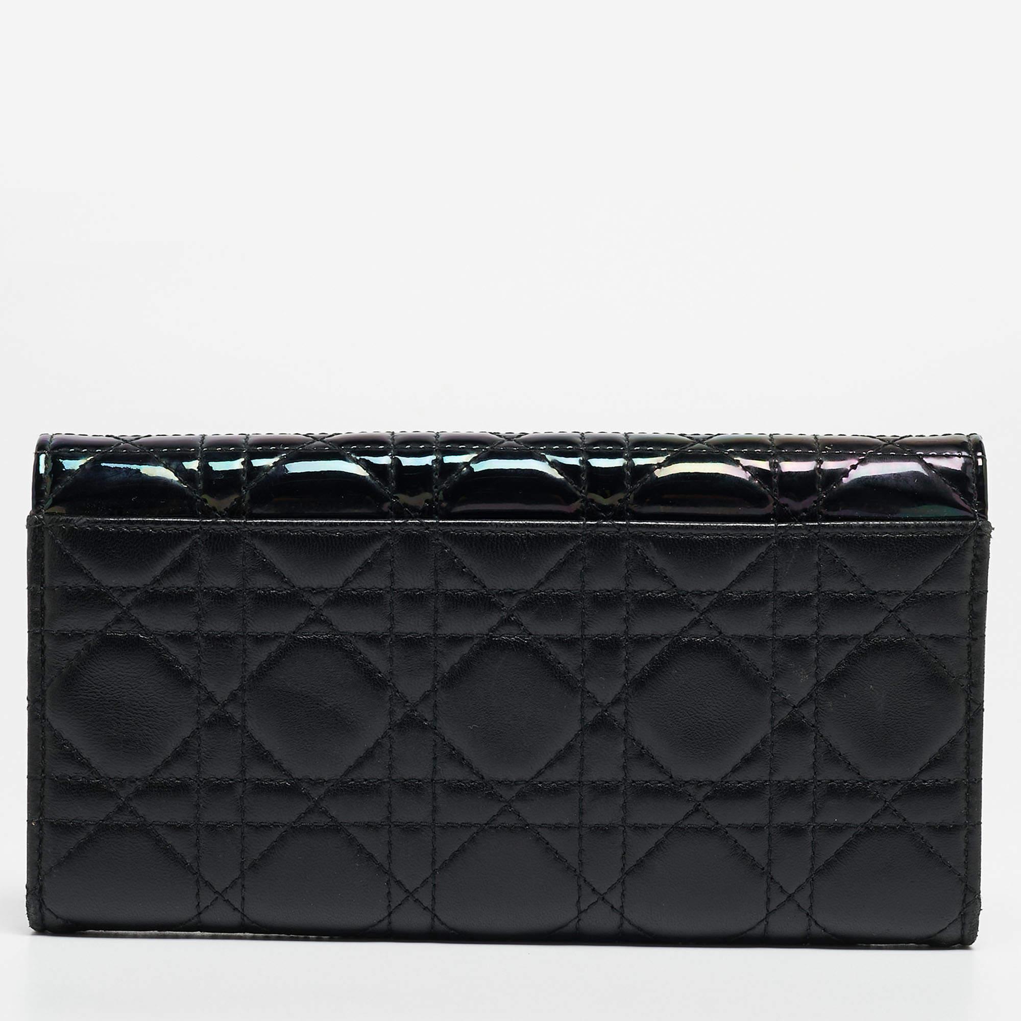This Dior wallet is an immaculate balance of sophistication and rational utility. It has been designed using prime quality materials and elevated by a sleek finish. The creation is equipped with ample space for your monetary essentials.

