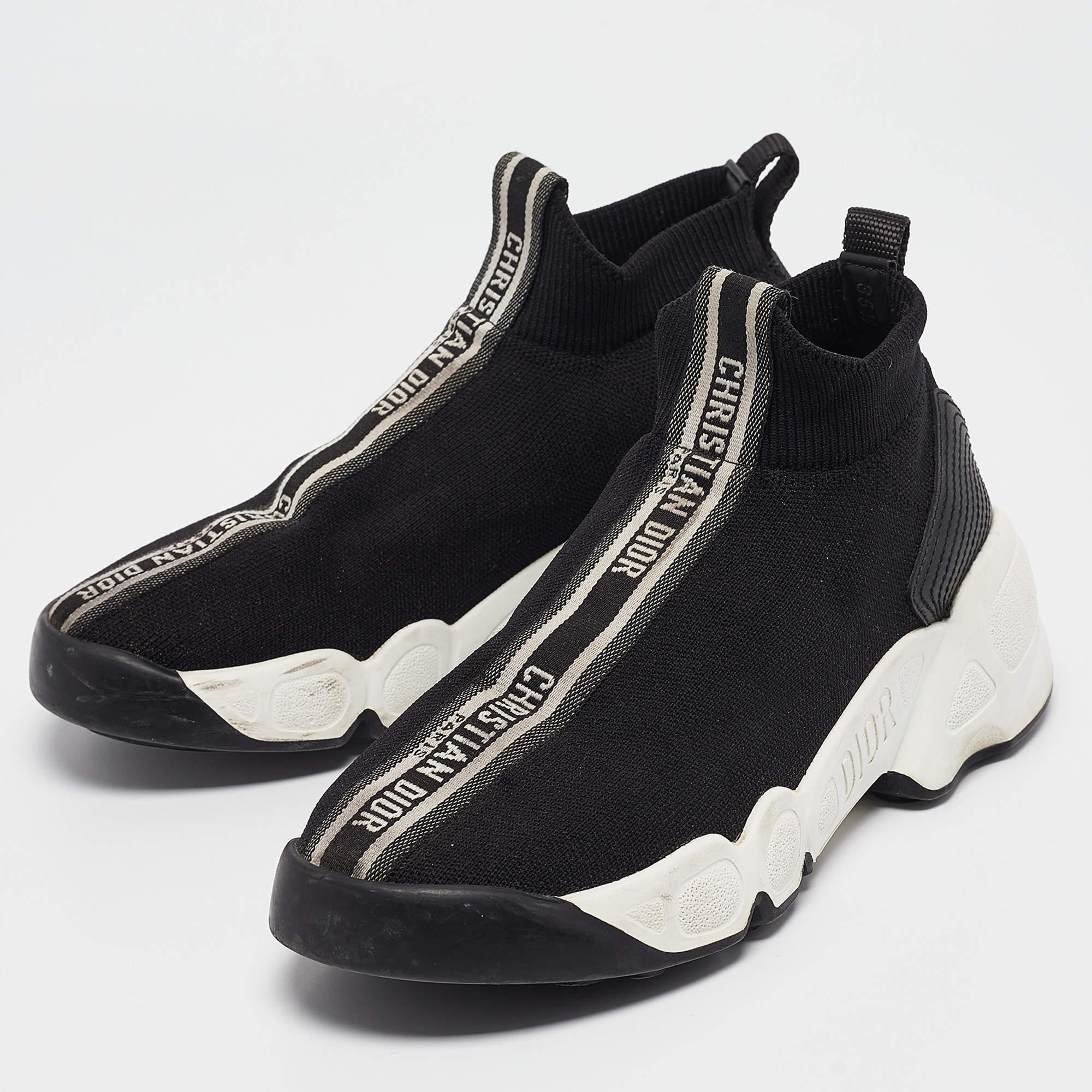 Give your outfit a chic update with this pair of designer sneakers. The creation is sewn perfectly to help you make a statement in them for a long time.