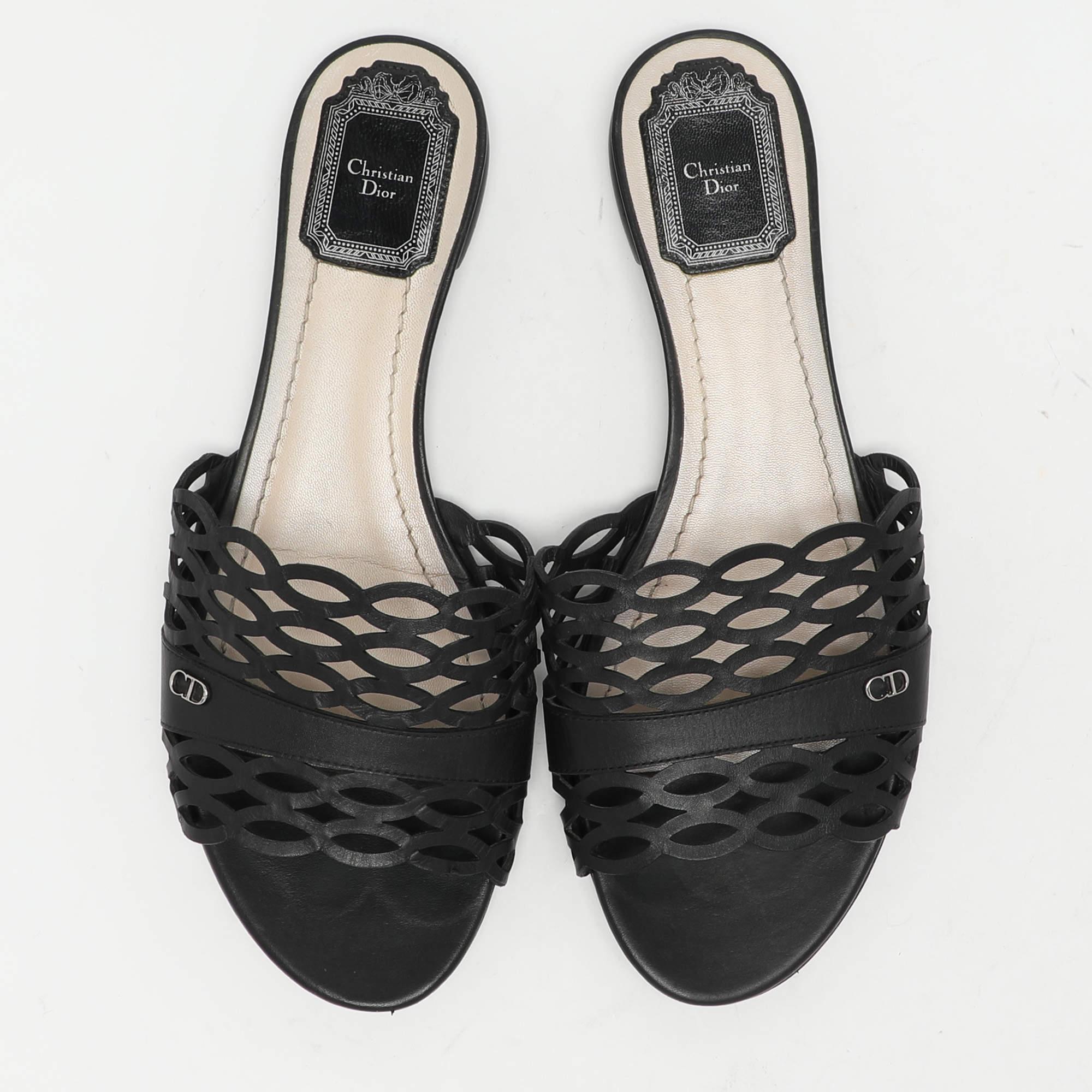 Dior Black Laser Cut Leather Flat Slides Size 39 In Good Condition In Dubai, Al Qouz 2