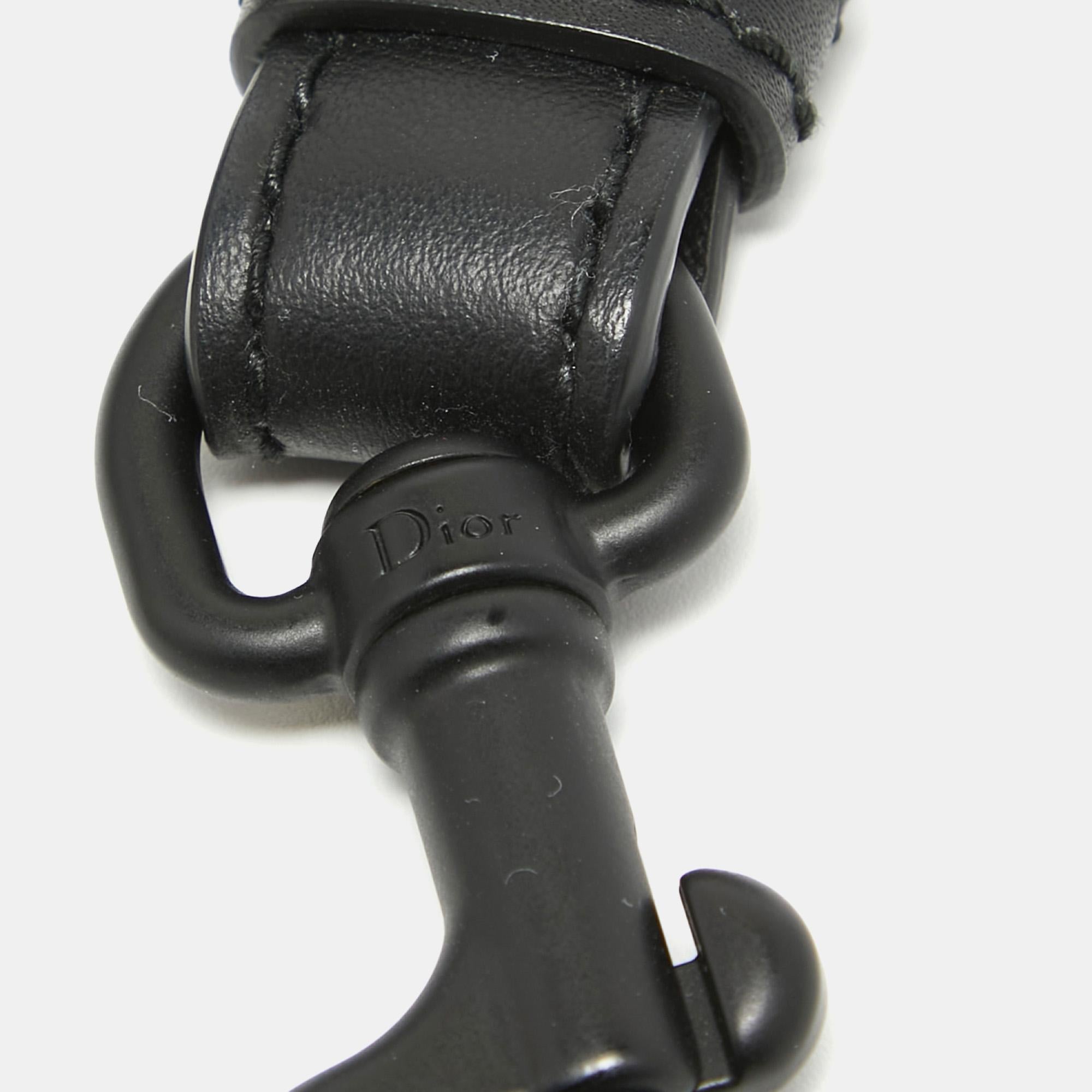 Dior Schwarze Lasercut Leder-Umhängetasche mit Lederriemen Damen im Angebot