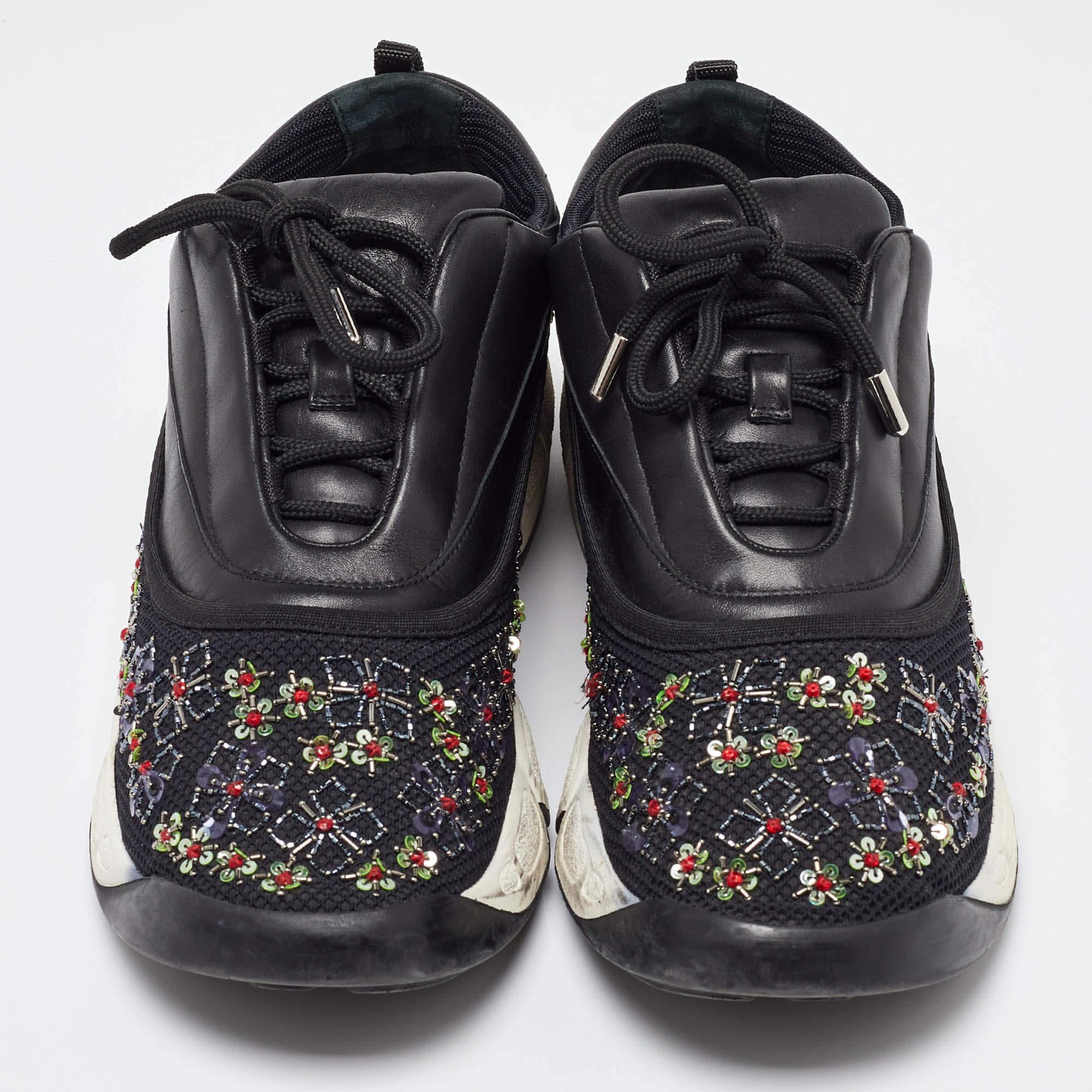 Dior Black Leather and Mesh Beads Embellished Low Top Sneakers Size 42 In Fair Condition For Sale In Dubai, Al Qouz 2