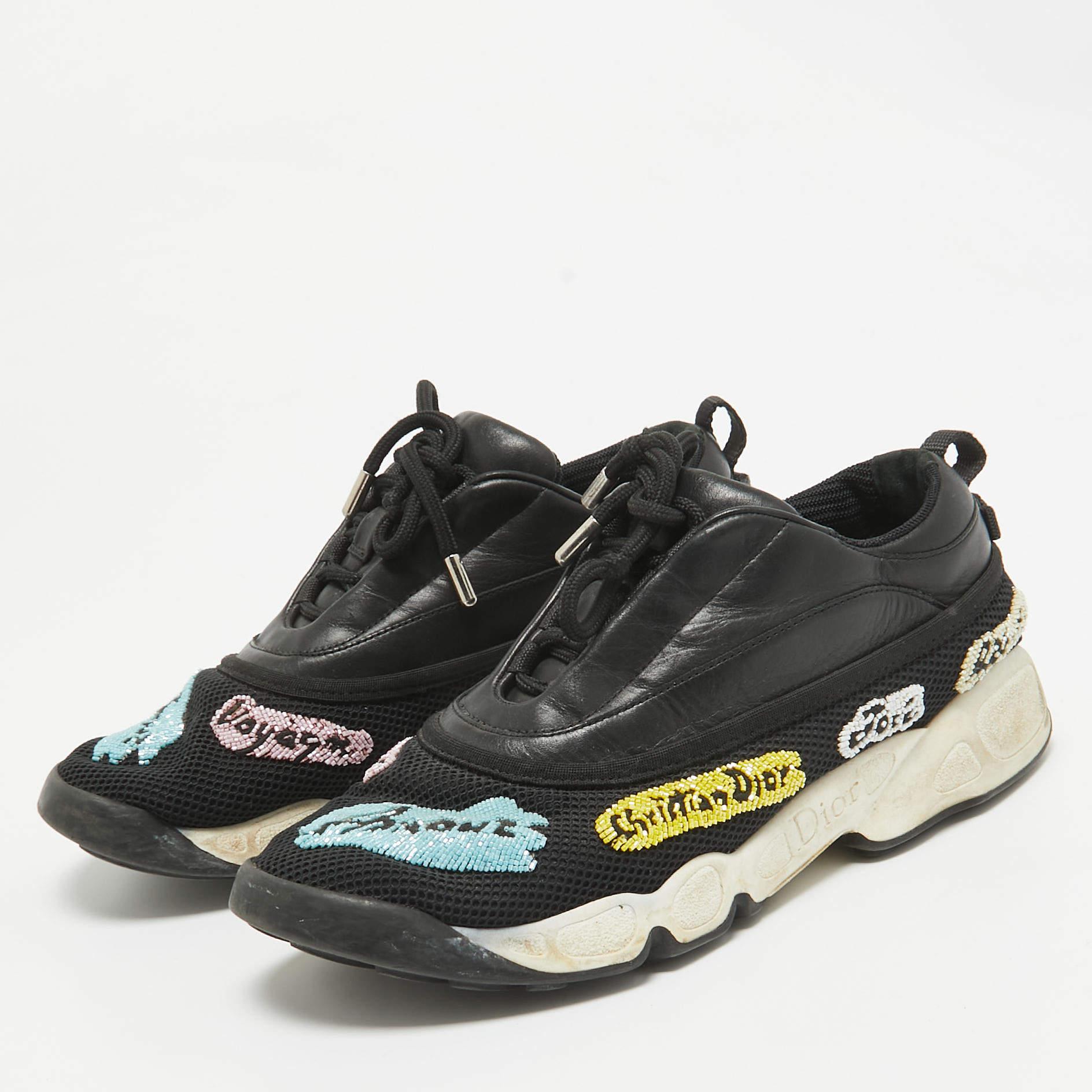 Give your outfit a chic update with this pair of designer sneakers. The creation is sewn perfectly to help you make a statement in them for a long time.