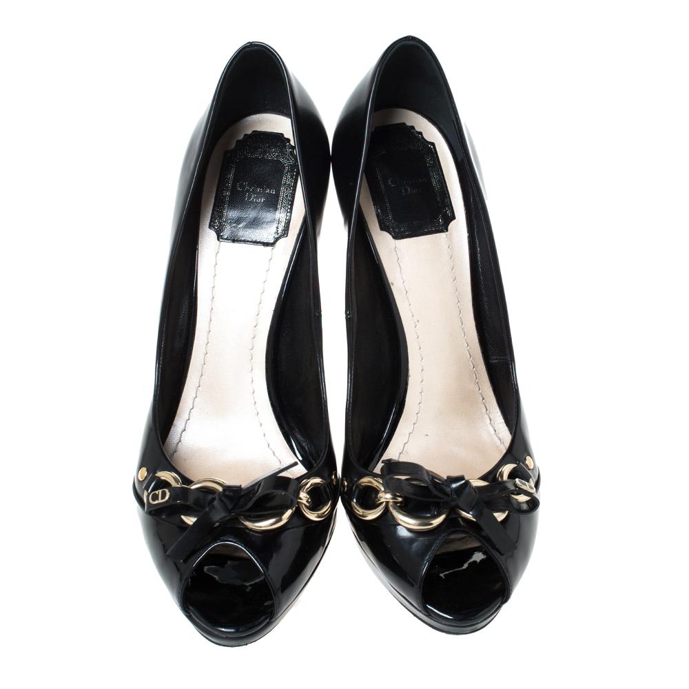 Dior Black Leather Bow Chain Detail Peep Toe Pumps Size 39.5 In Good Condition In Dubai, Al Qouz 2