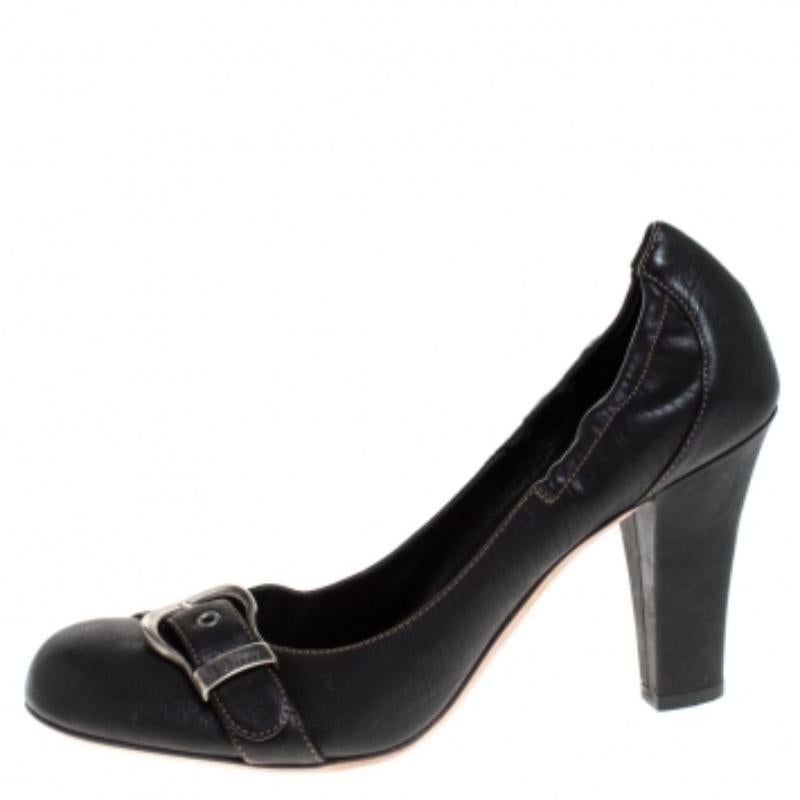 Noir Escarpins à boucle en cuir noir Dior Taille 40 en vente