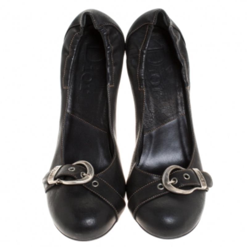 Escarpins à boucle en cuir noir Dior Taille 40 en vente 2