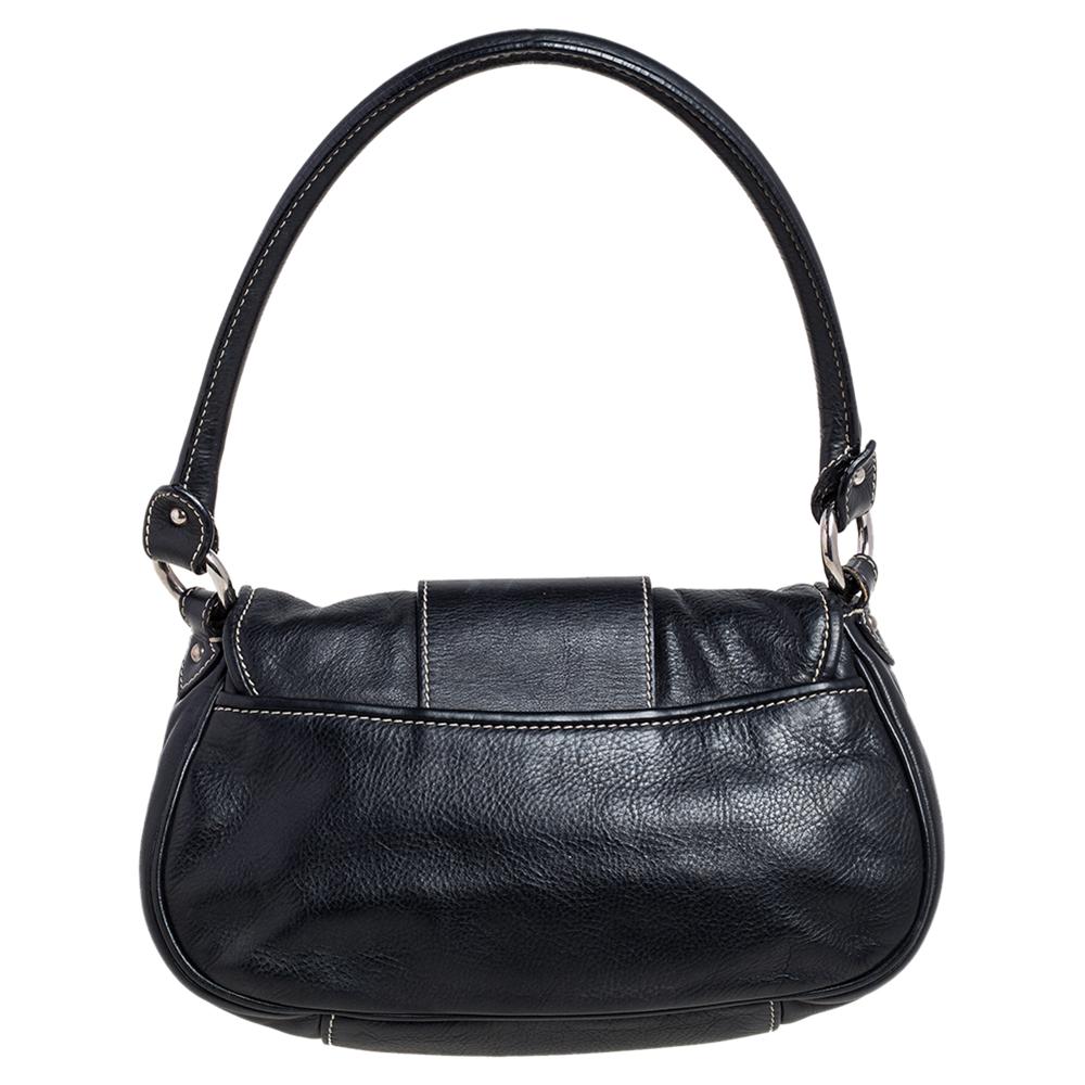 Luxuriously crafted, this black Dior bag is splendid to flaunt this season. Get set go in this trendy yet delicate leather piece. Its nylon-lined interior helps in the neat storage of all your belongings and the CD on the front easily spells luxury.