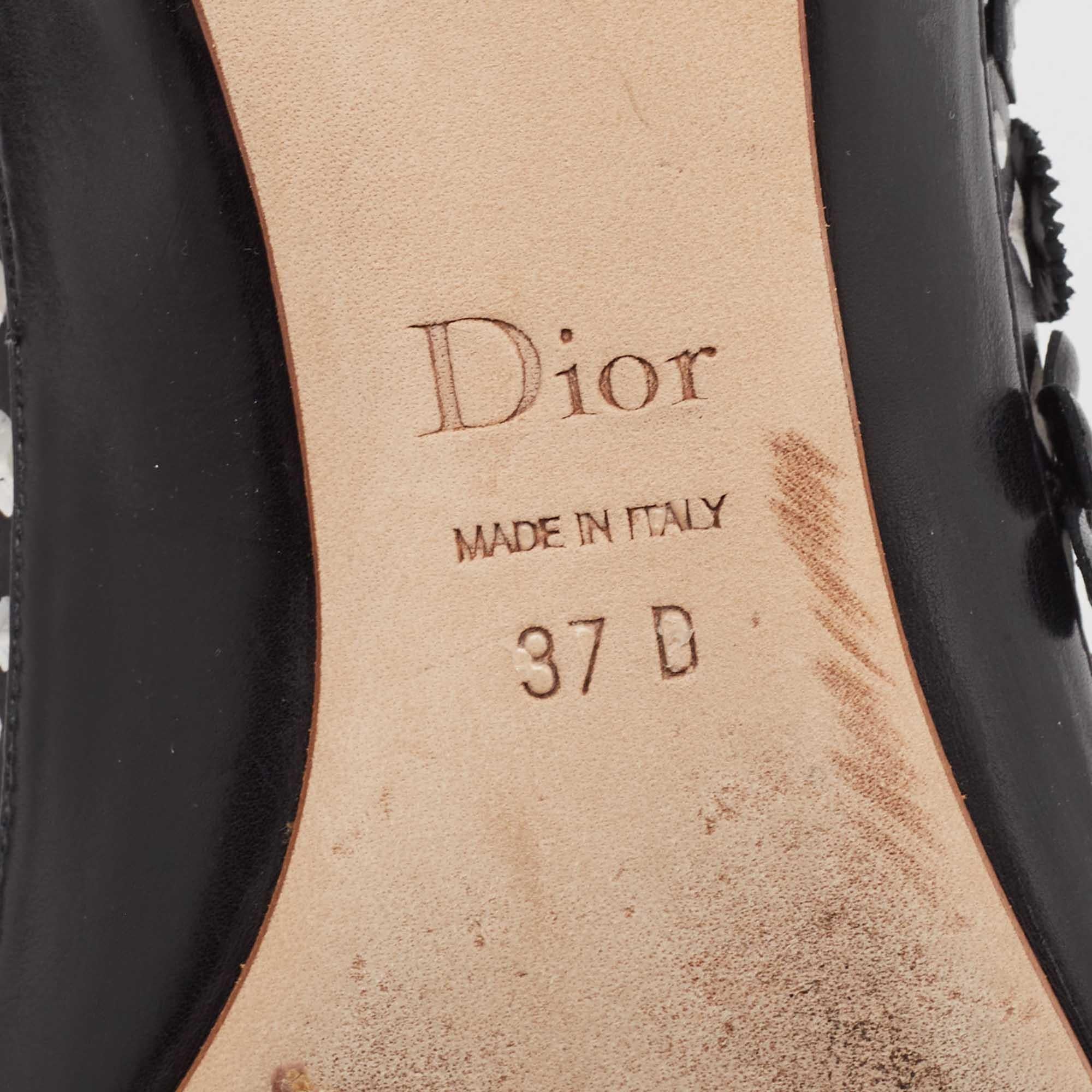 Bailarinas de cuero negro con apliques florales recortados Dior Talla 37 en venta 3