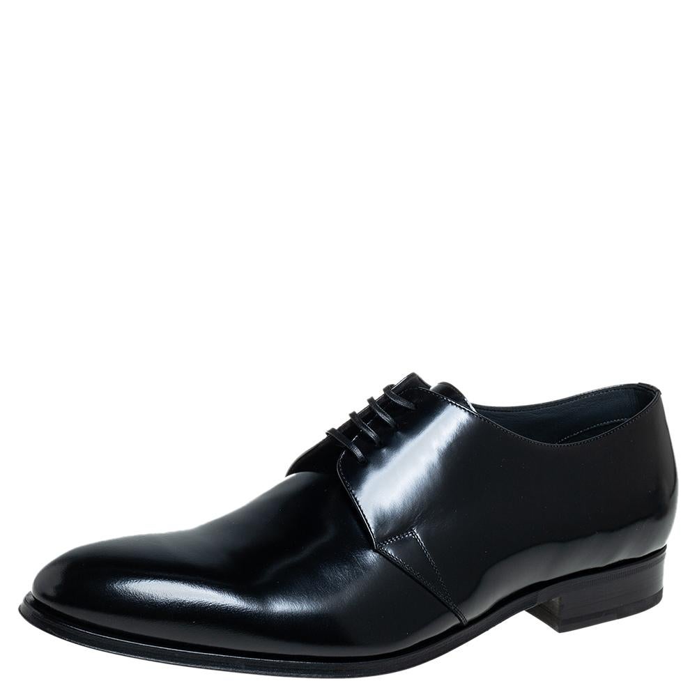 Walk in style and charm onlookers in these fabulous derby shoes from Dior. They are crafted from leather and feature almond toes and lace-ups on the vamps. They come equipped with comfortable leather-lined insoles and tough soles. Pair them with a