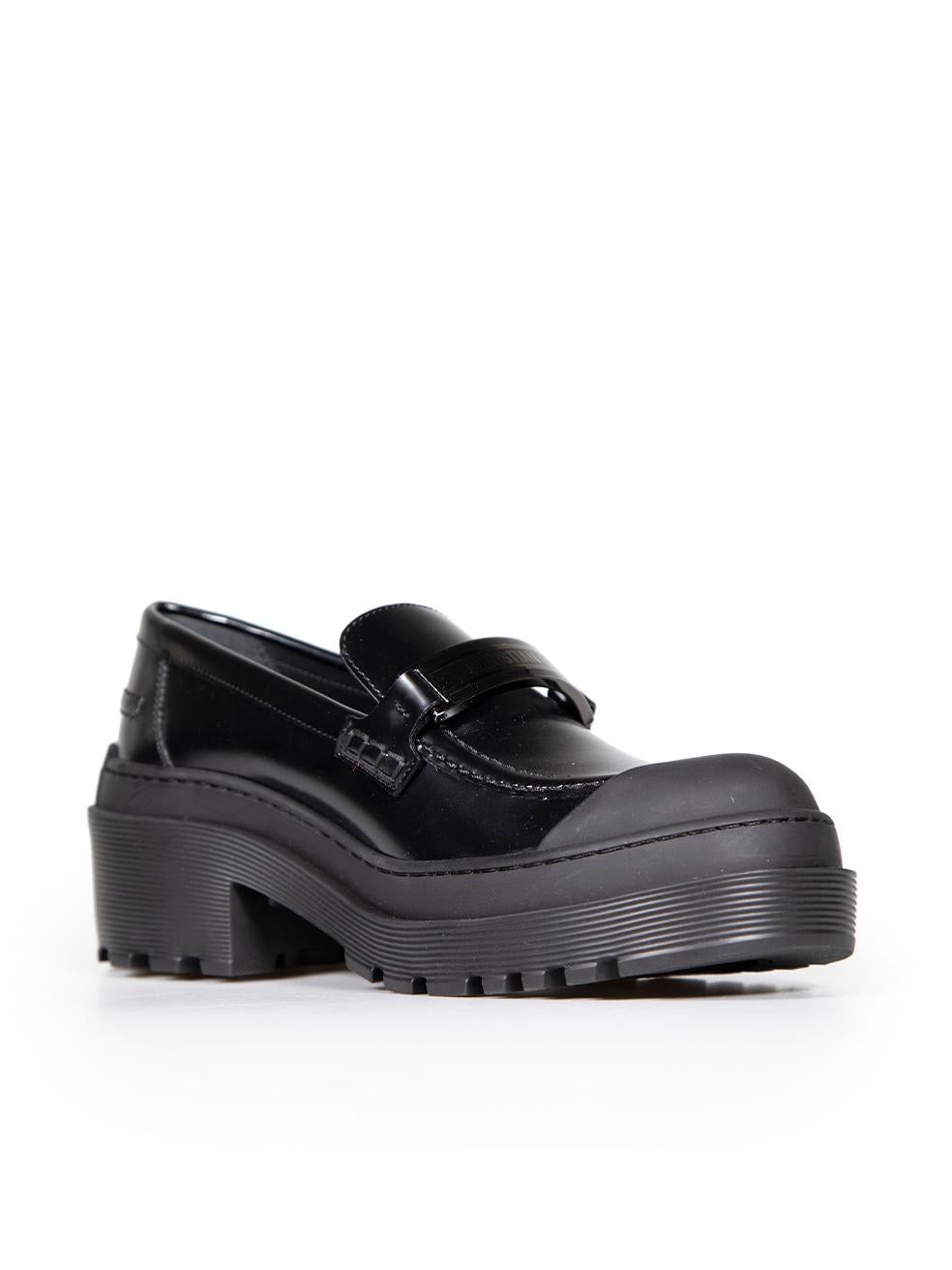 CONDITION is Never worn. No visible wear to loafers is evident however residue from foam inserts can be felt in the insoles of this new Dior designer resale item.
 
 
 
 Details
 
 
 Black
 
 Leather
 
 Loafers
 
 Platform
 
 Low heel
 
 Round toe
