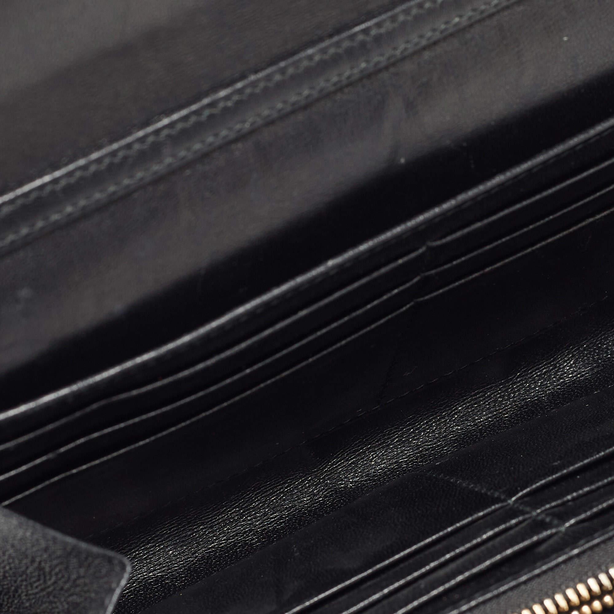 This designer wallet is an immaculate balance of sophistication and rational utility. It has been designed using prime quality materials and elevated by a sleek finish. The creation is equipped with ample space for your monetary essentials.