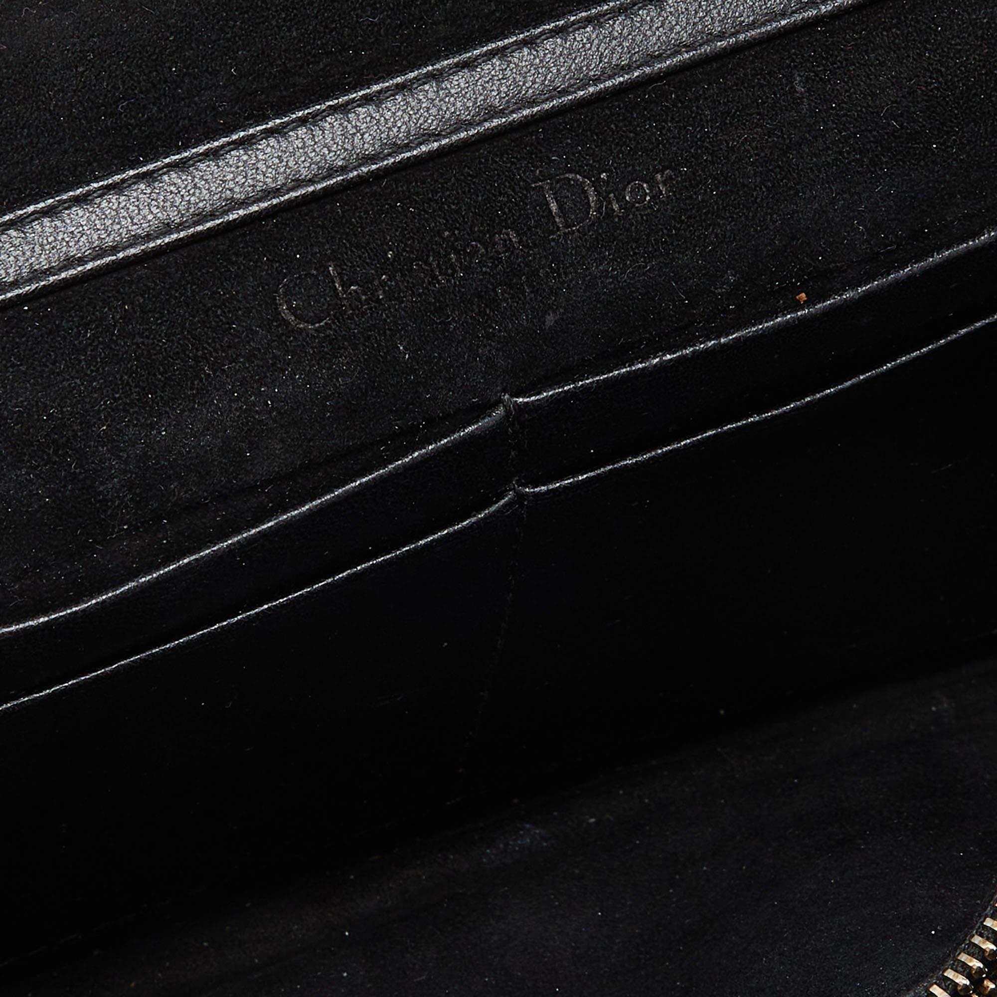 Diorama Portemonnaie aus schwarzem Leder an Kette von Dior im Angebot 5