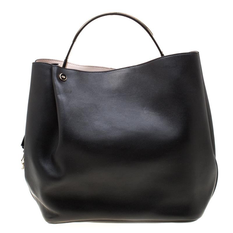 This Dior creation is more than just a statement; from its bucket shape to its artistic craftsmanship, the bag simply sweeps us off our feet. This beauty is crafted from durable black leather and it has a spacious interior where you can stow all
