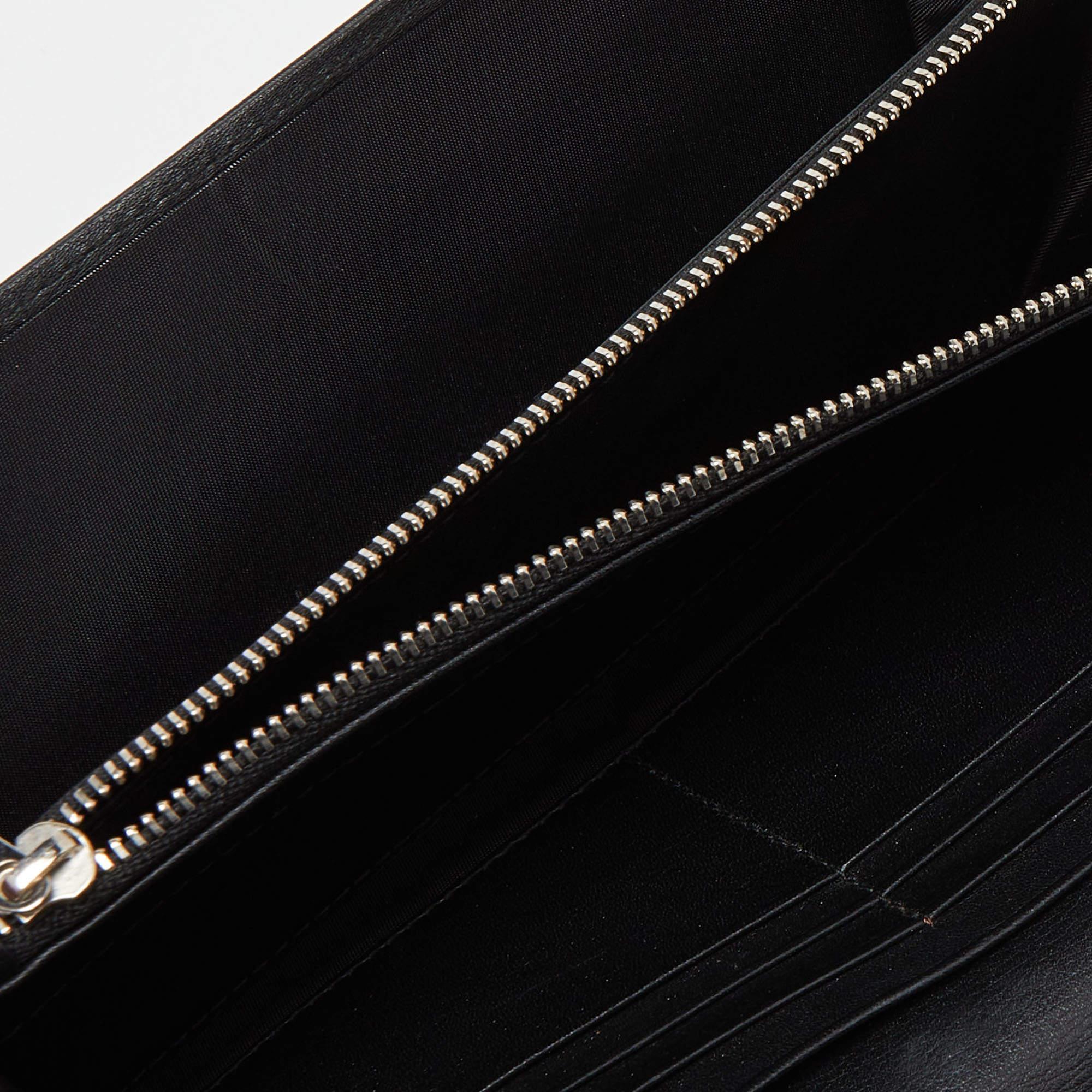 This designer wallet is an immaculate balance of sophistication and rational utility. It has been designed using prime quality materials and elevated by a sleek finish. The creation is equipped with ample space for your monetary essentials.