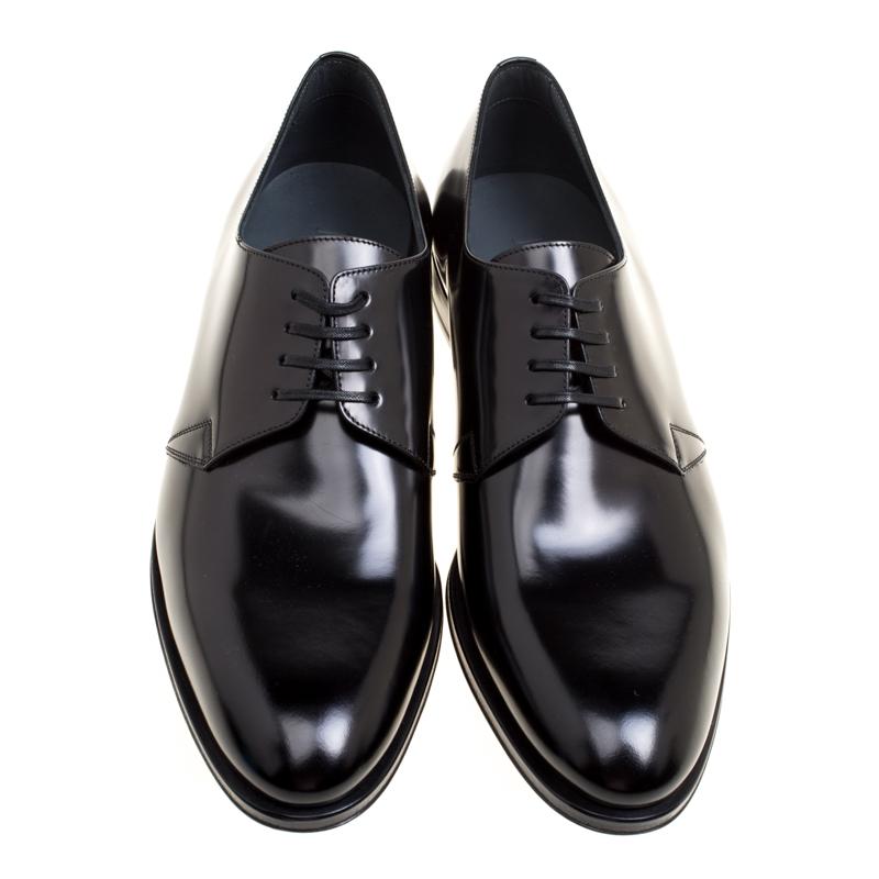 Walk in style and charm onlookers in these fabulous derby shoes from Dior. They are crafted from leather and feature almond toes and lace-ups on the vamps. They come equipped with comfortable leather lined insoles and tough soles. Pair them with a