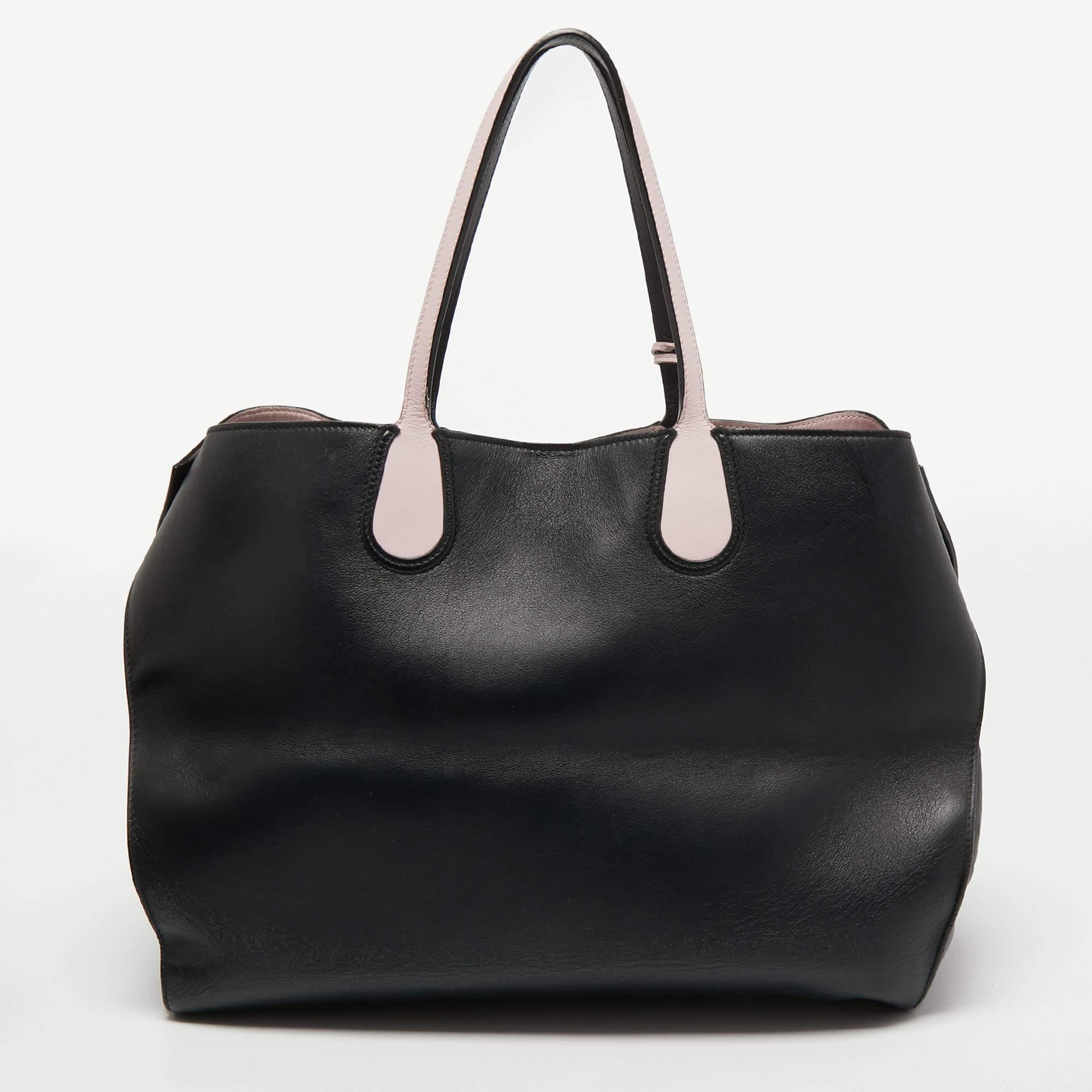 This Dior Addict shopper tote for women is super classy and functional, perfect for everyday use. We like the simple details and its high-quality finish.

