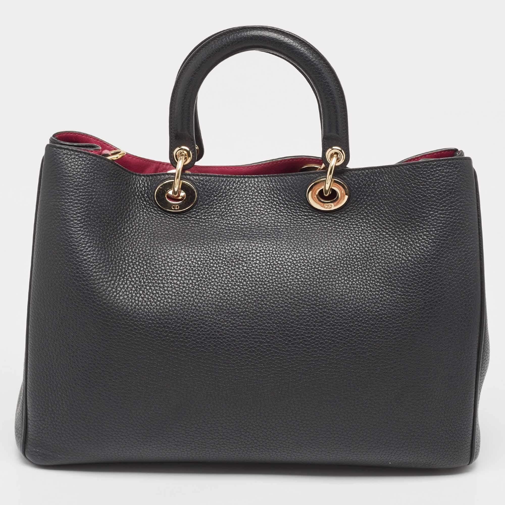 Elevate your style with this Dior bag. Merging form and function, this exquisite accessory epitomizes sophistication, ensuring you stand out with elegance and practicality by your side.

Includes: Detachable Strap, Detachable Zip Pouch