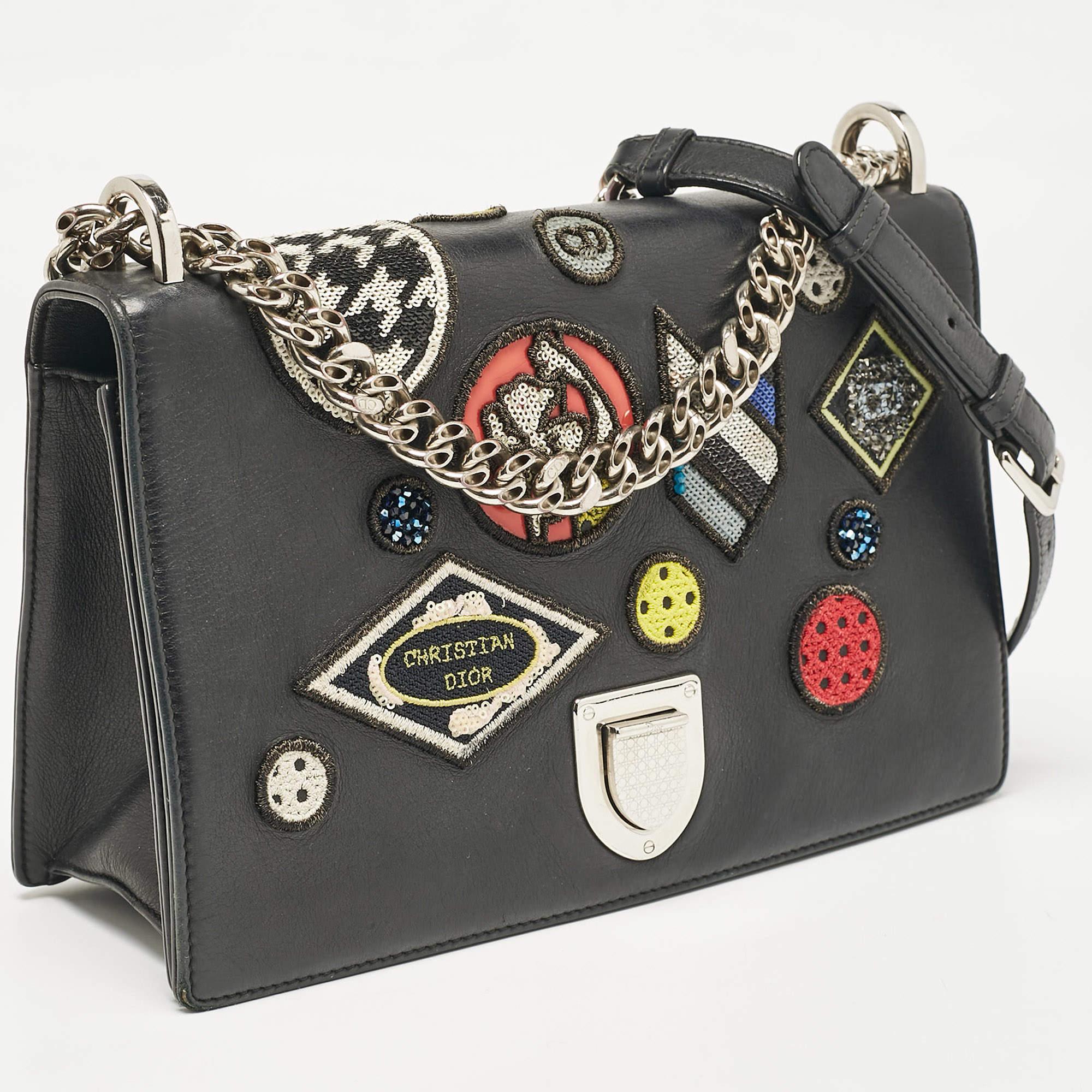 Nero Dior Borsa a tracolla Diorama media in pelle nera con patch in vendita