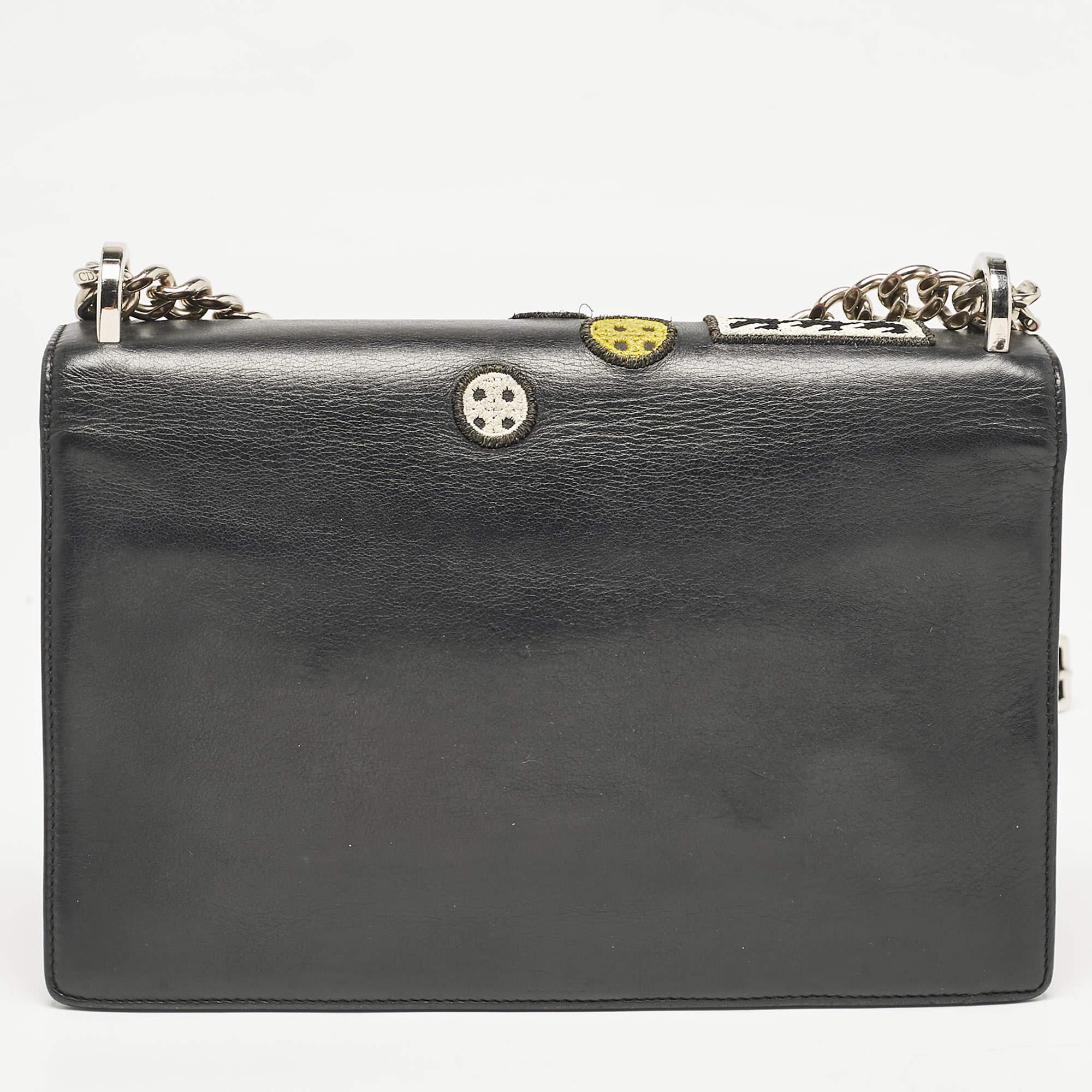 Dior Borsa a tracolla Diorama media in pelle nera con patch In condizioni discrete in vendita a Dubai, Al Qouz 2