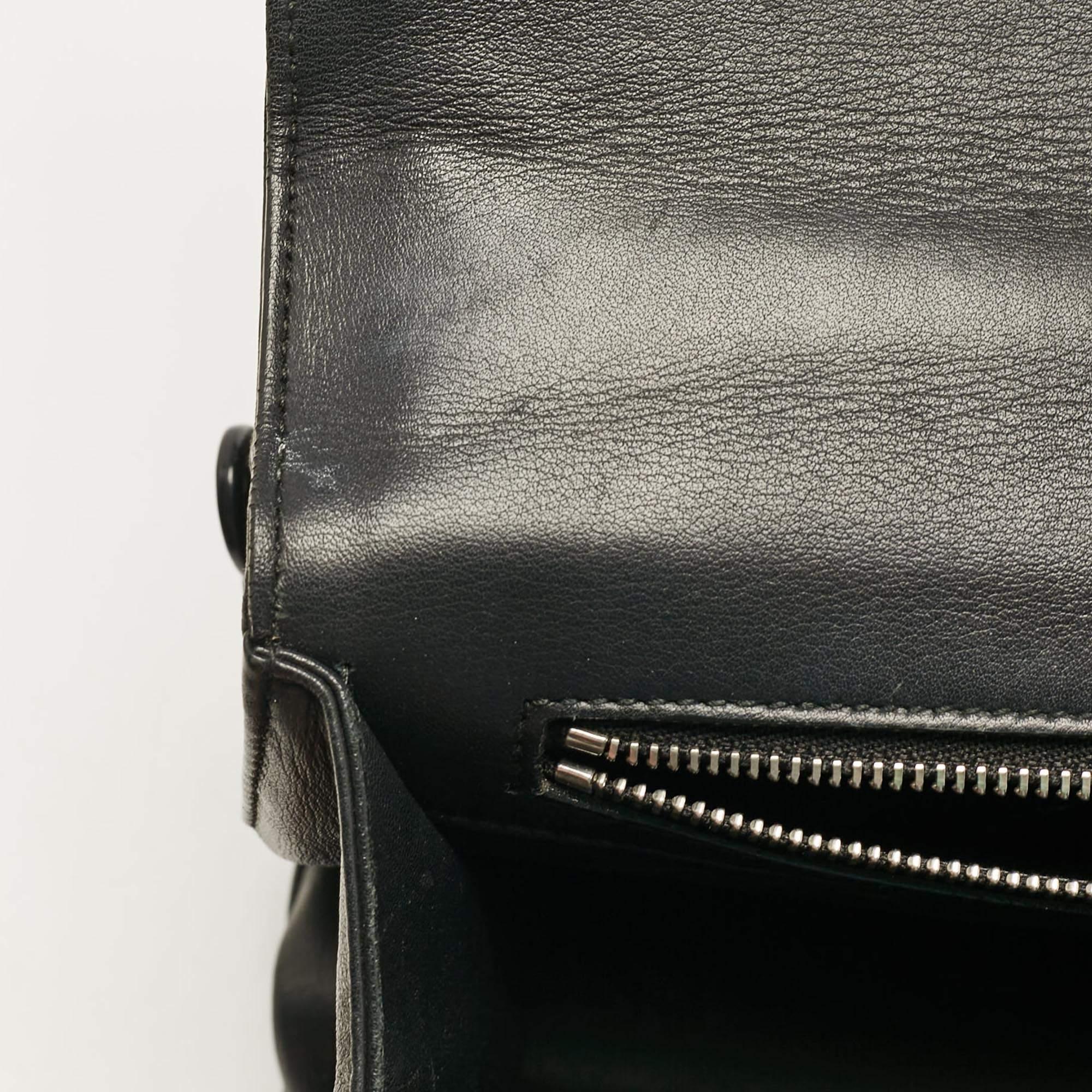 Dior Borsa a tracolla Diorama media in pelle nera con patch in vendita 3