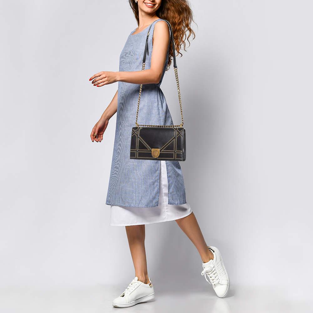 Introduced in Spring/Summer 2015 runaway the Diorama embodies refined shape and celebrates femininity through its artistic design. The signature Cannage pattern and the gold tone accents bring out the appeal of this Dior bag. Made from leather it