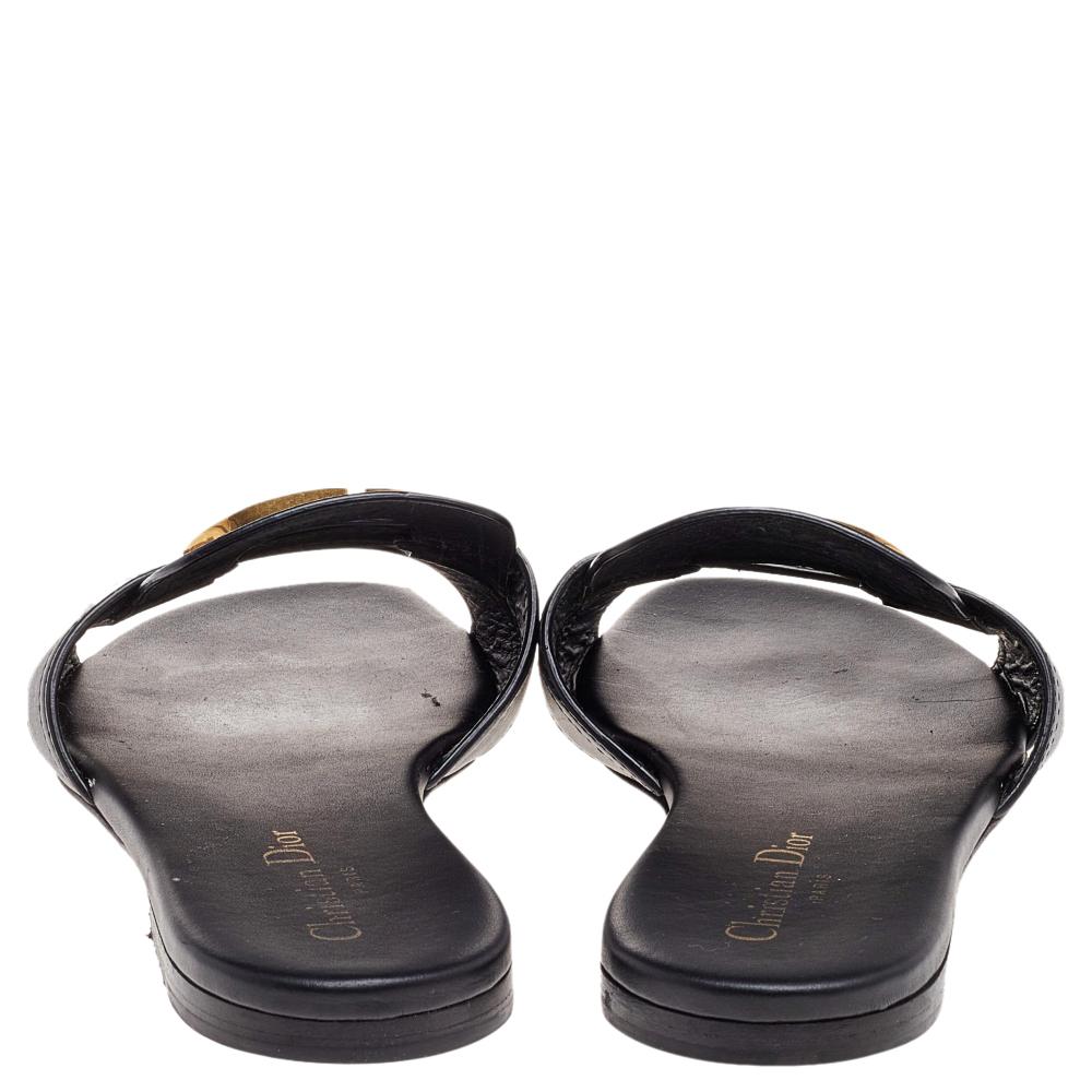 Dior Black Leather Montaigne Slide Sandals Size 39 In Good Condition In Dubai, Al Qouz 2