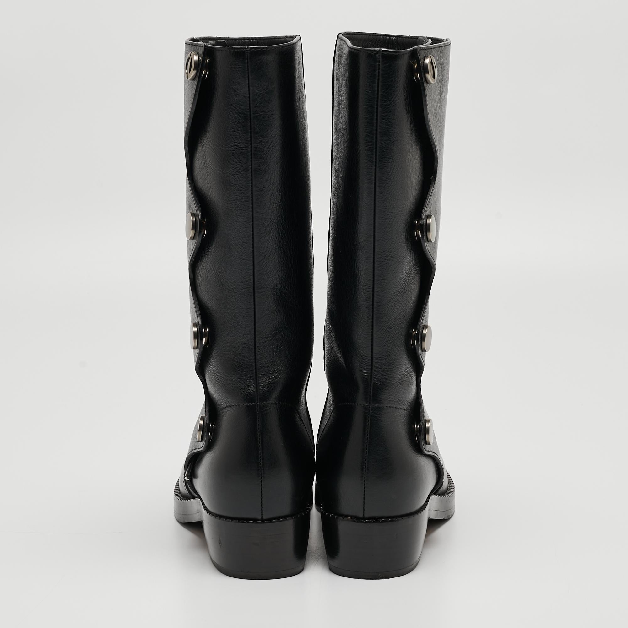 Enjoy the most fashionable days with these Dior Moto boots. Modern in design and craftsmanship, they are fashioned to keep you comfortable and chic!

Includes: Original Dustbag