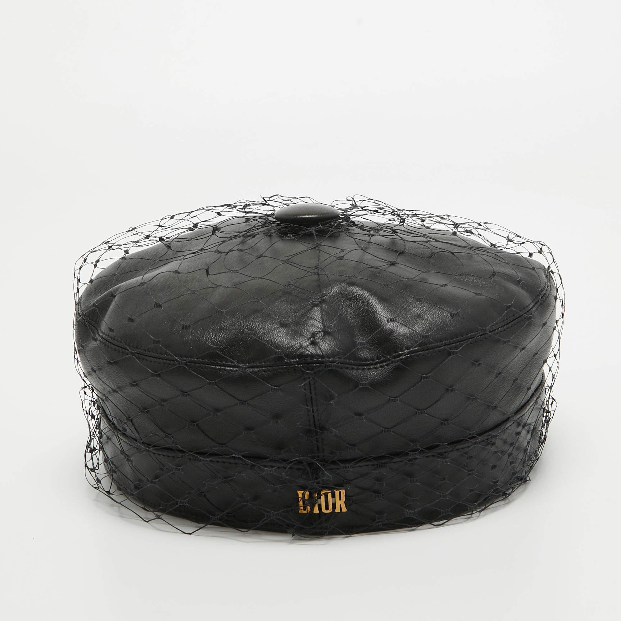 Gorra Dior de Cuero Negro con Velo Newsboy en Excelente estado para la venta en Dubai, Al Qouz 2