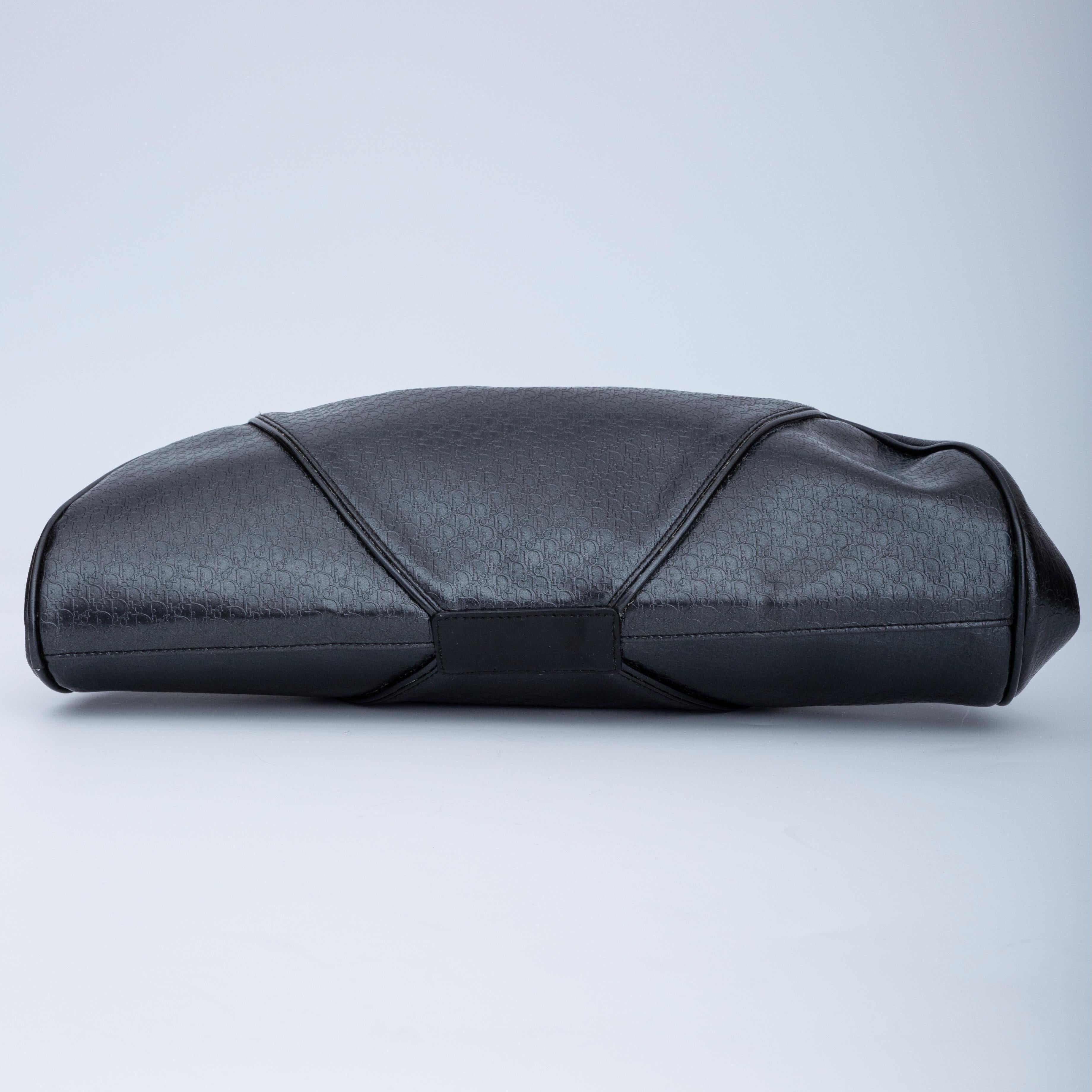 Dior - Sac à bandoulière en cuir noir en forme d'oblique gaufré (2000) Unisexe en vente