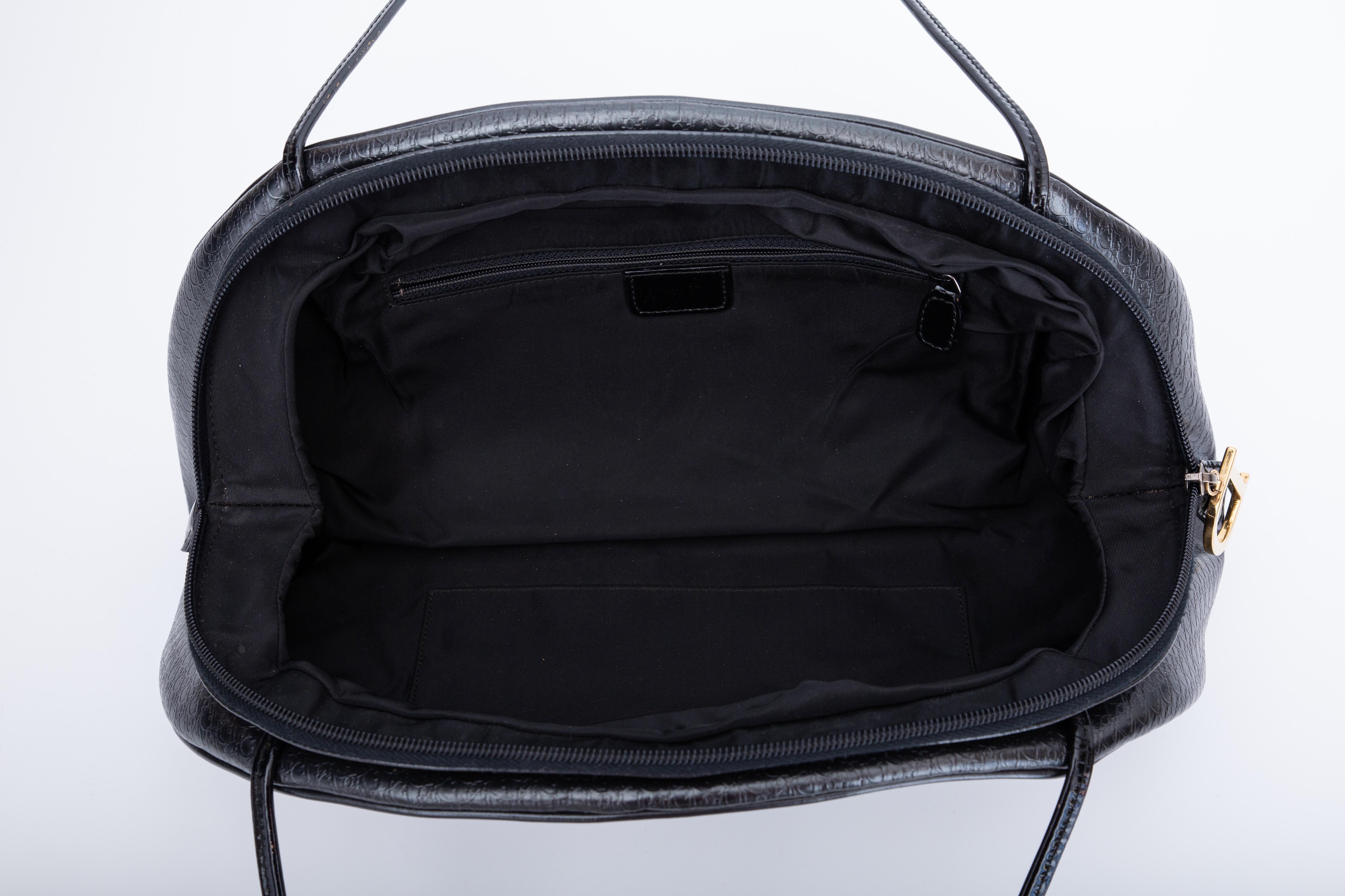 Dior Black Leather Oblique Embossed Crescent Shoulder Bag (2000) In Good Condition For Sale In Montreal, Quebec