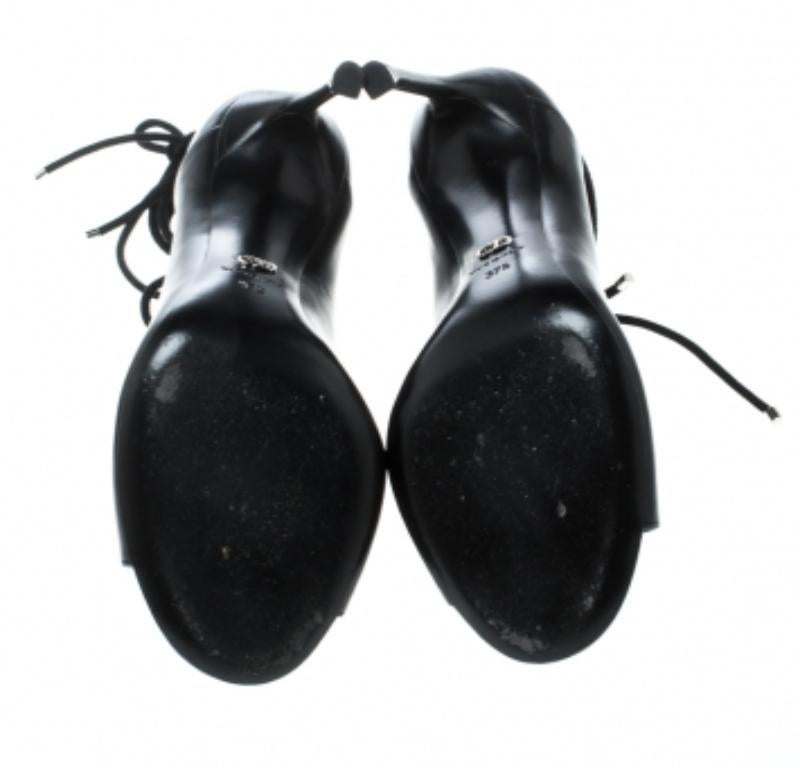 Dior Schwarze Petale-Pumps aus Leder mit offener Zehe und Schnürung Größe 37,5 im Zustand „Gut“ im Angebot in Dubai, Al Qouz 2