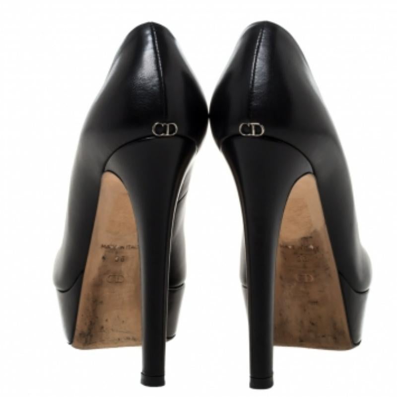 Bombas de plataforma de cuero negro Dior talla 36 en venta 5