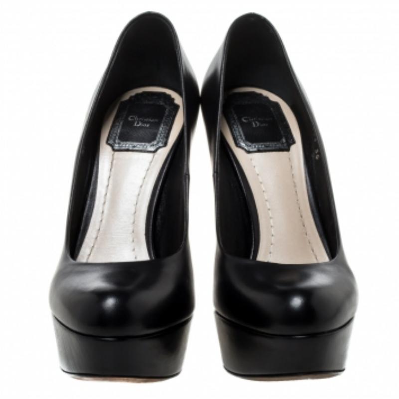 Bombas de plataforma de cuero negro Dior talla 36 en venta 2