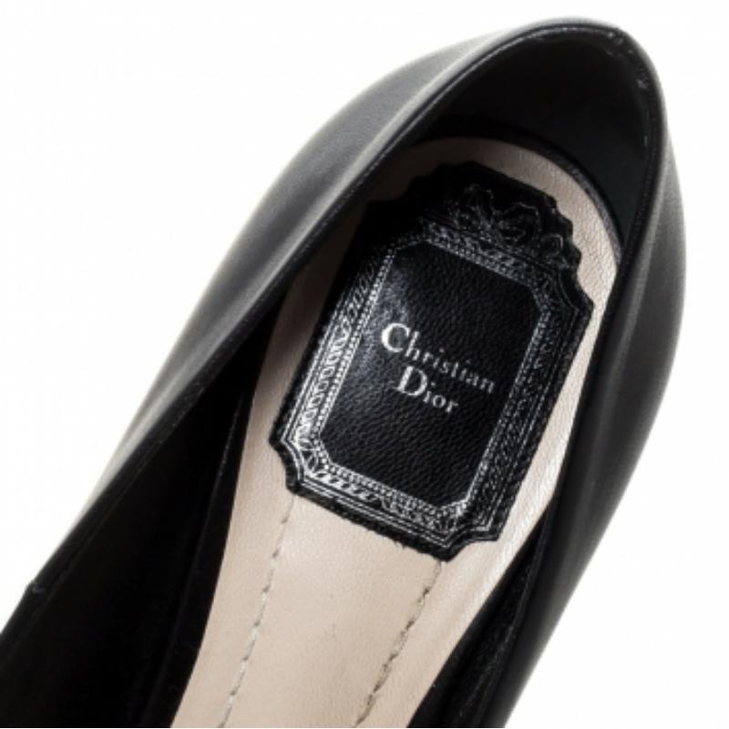Bombas de plataforma de cuero negro Dior talla 36 en venta 3