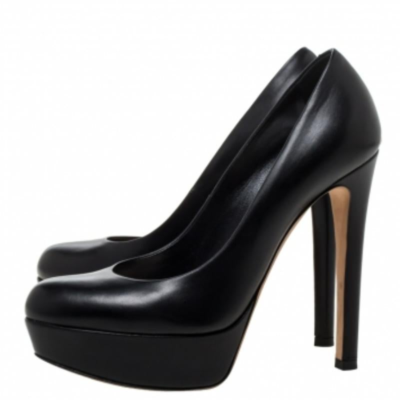 Bombas de plataforma de cuero negro Dior talla 36 en venta 4
