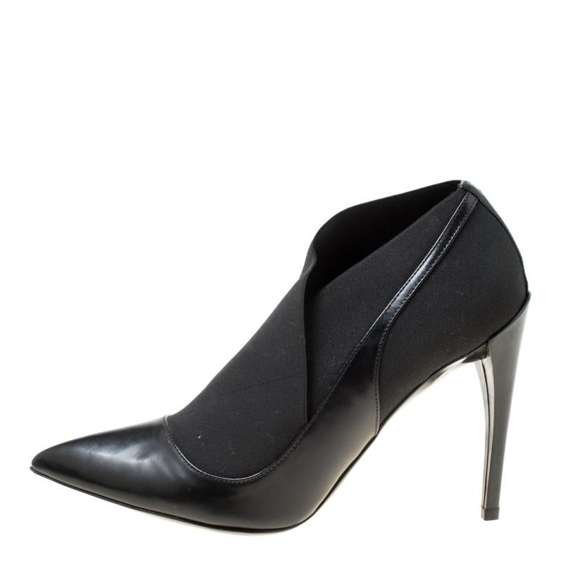 You definitely need to get your hands on these splendid booties from Dior! These black booties are crafted from leather and elastic bands and feature pointed toes. They come equipped with comfortable insoles and 11.5 cm stiletto heels. Pair them