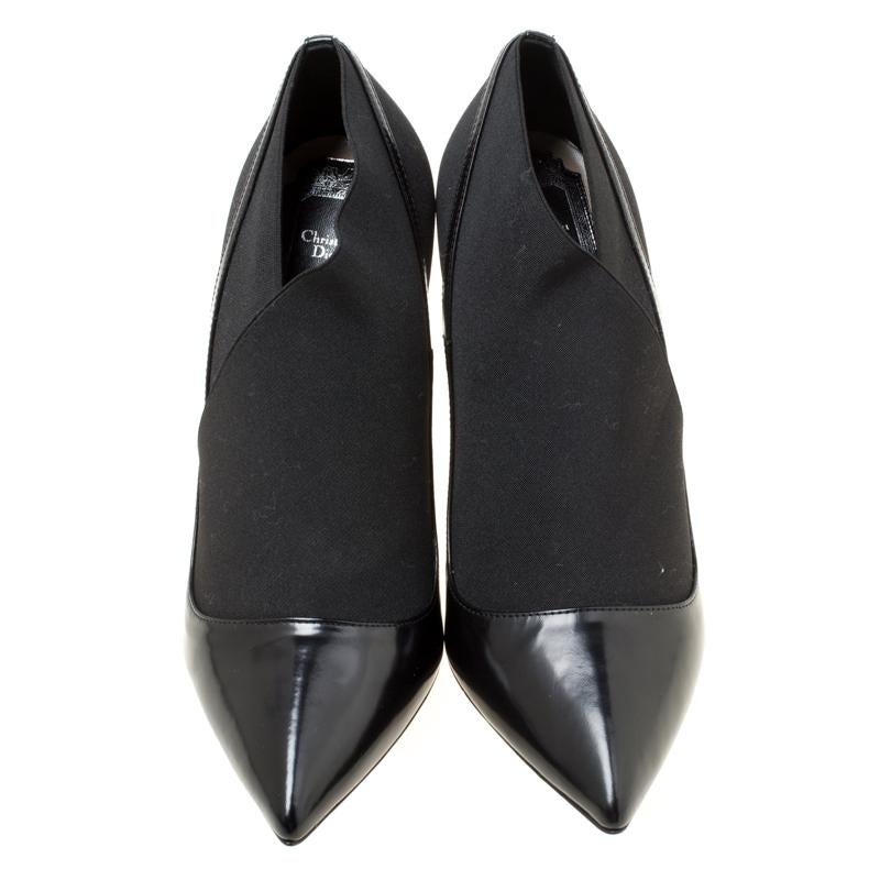 Dior Black Leather Pointed Toe Booties Size 39 In New Condition In Dubai, Al Qouz 2