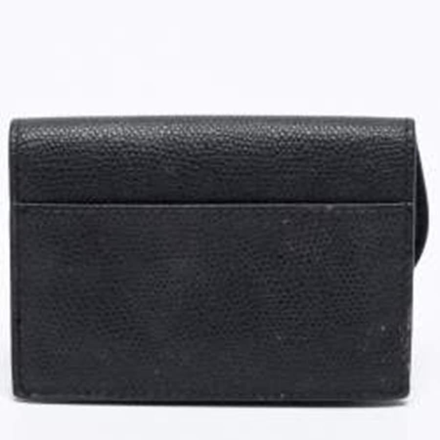 This Dior card holder comes in a Saddle style made from smooth leather. It has multiple slots to carry your important cards and a gold-tone D motif on the front. A perfect creation to own!

