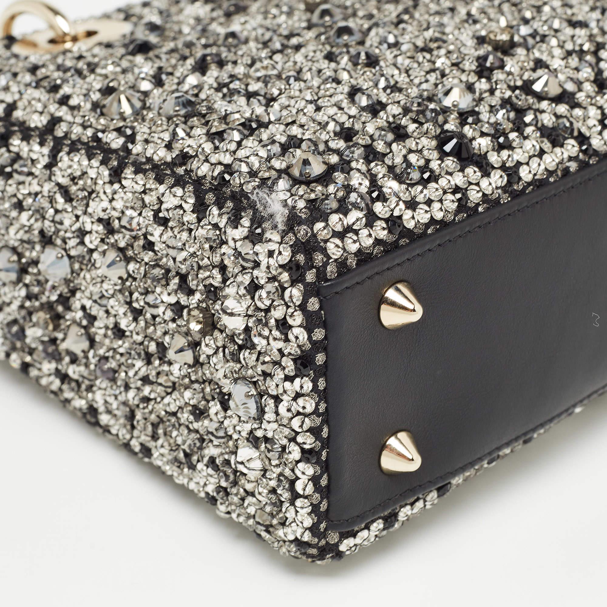 Petit sac à main Lady Dior en cuir noir orné de paillettes et de cristaux en vente 5