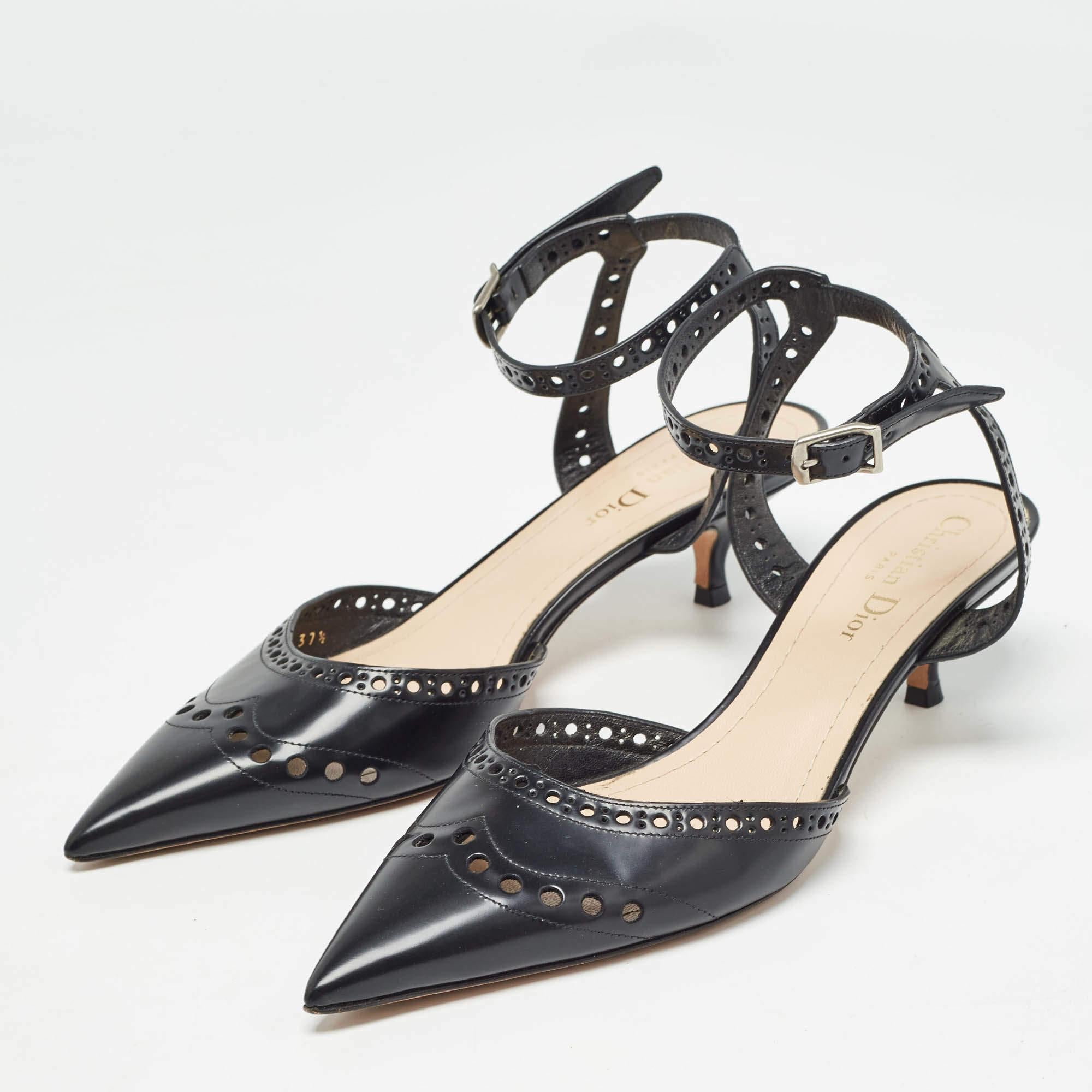 Make a chic style statement with these designer pumps. They showcase sturdy heels and durable soles perfect for your fashionable outings
