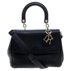Petit sac à bandoulière Be Dior en cuir noir Dior