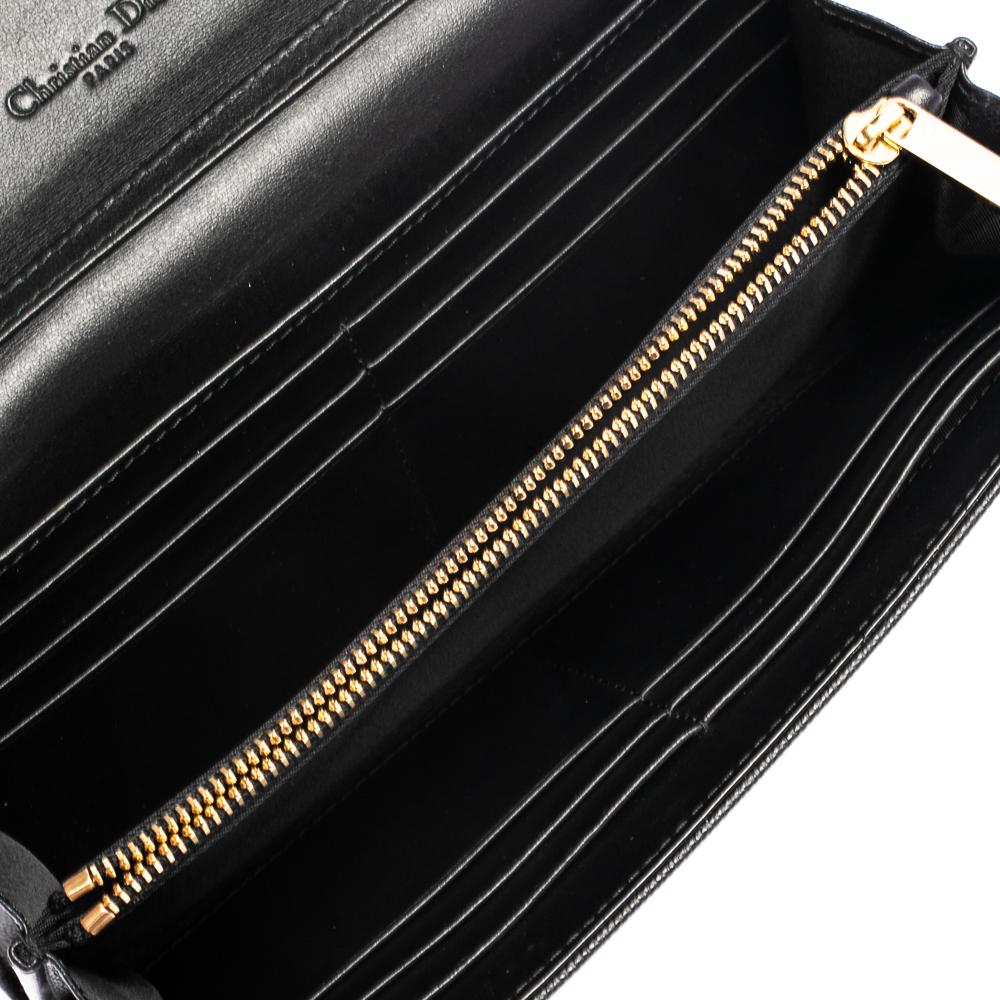 Dior Turn Me Dior Continental Geldbörse aus schwarzem Leder 3