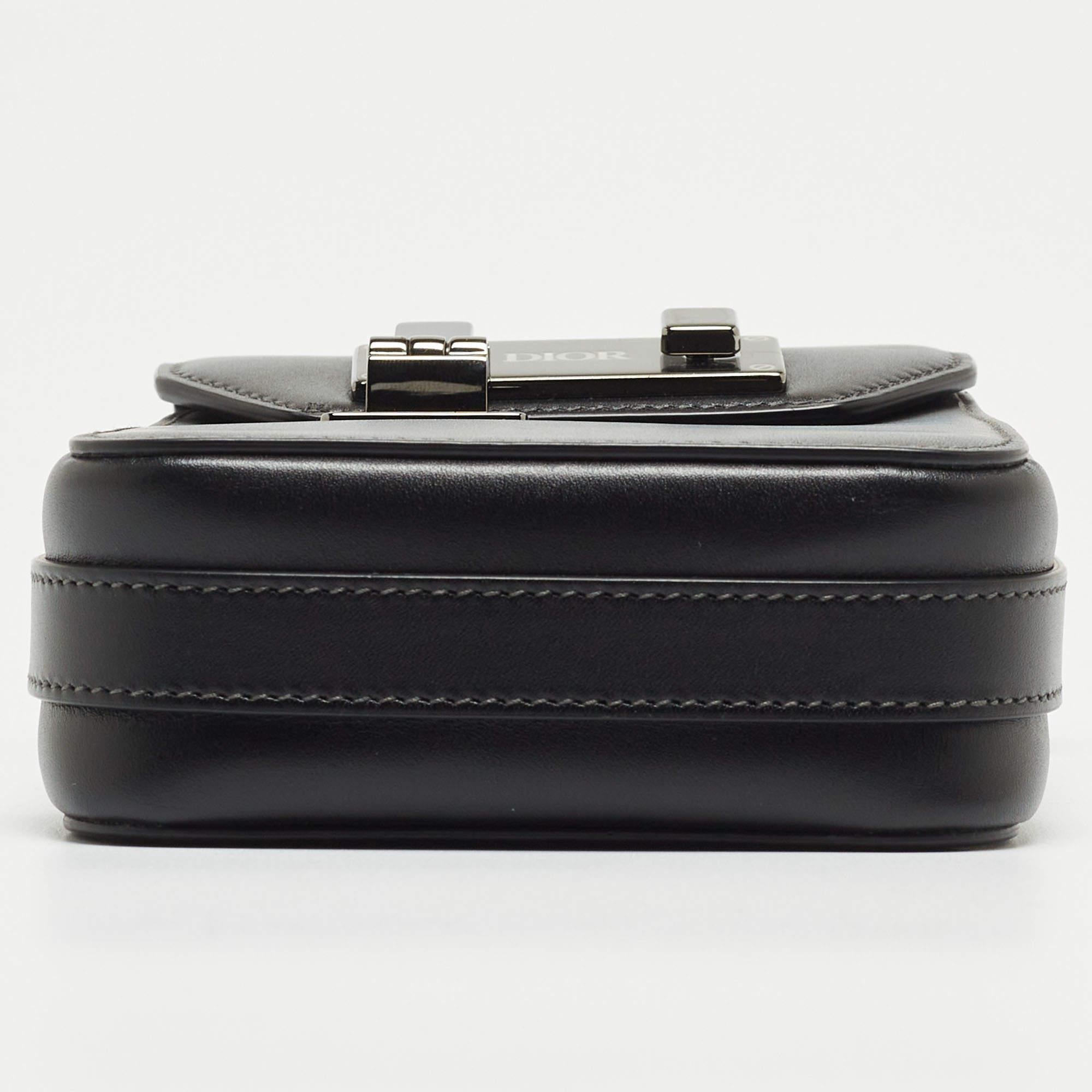 Noir Dior Black Leather Vertical Pouch Bag en vente