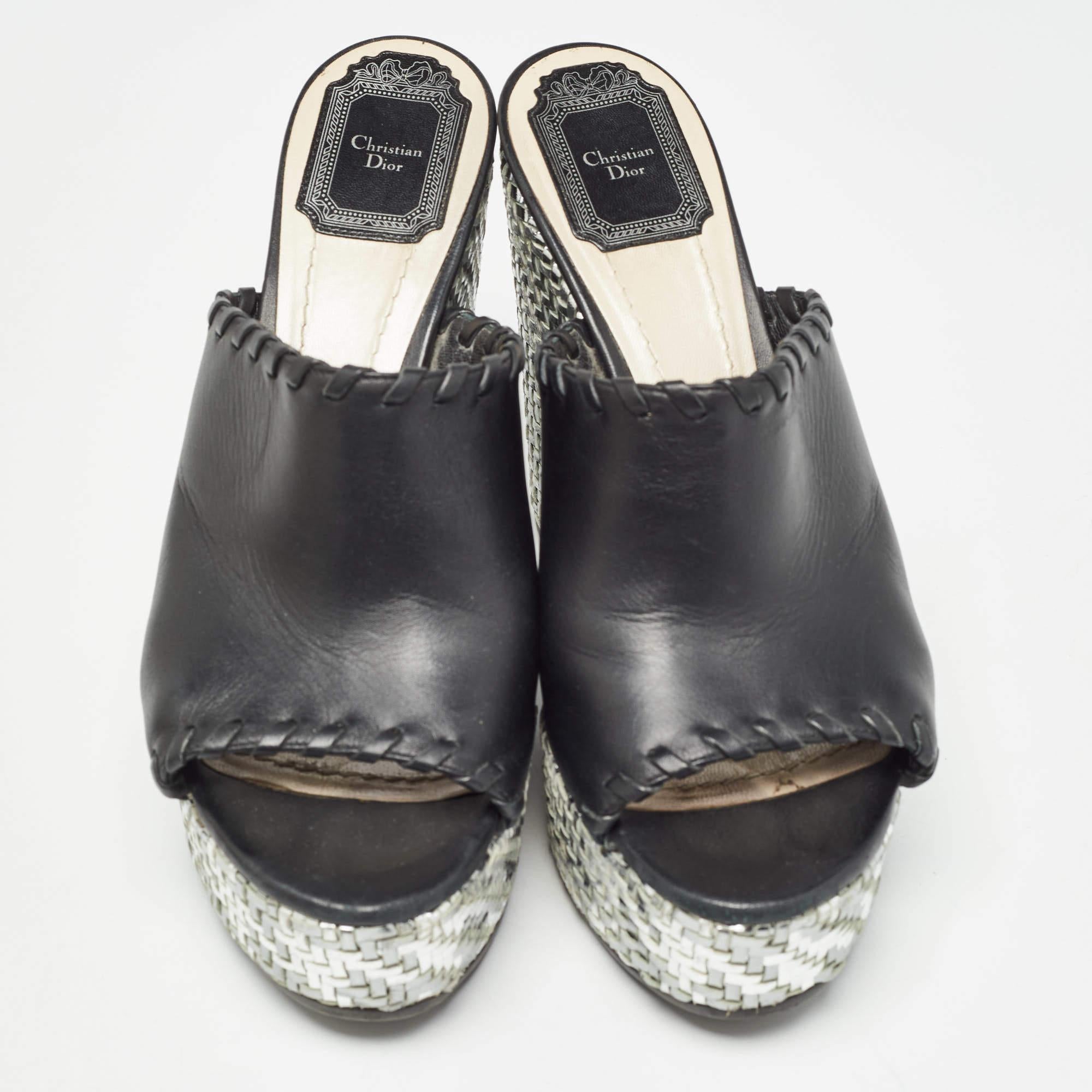 Dior Black Leather Woven Wedge Platform Slide Sandals Size 38.5 In Good Condition For Sale In Dubai, Al Qouz 2