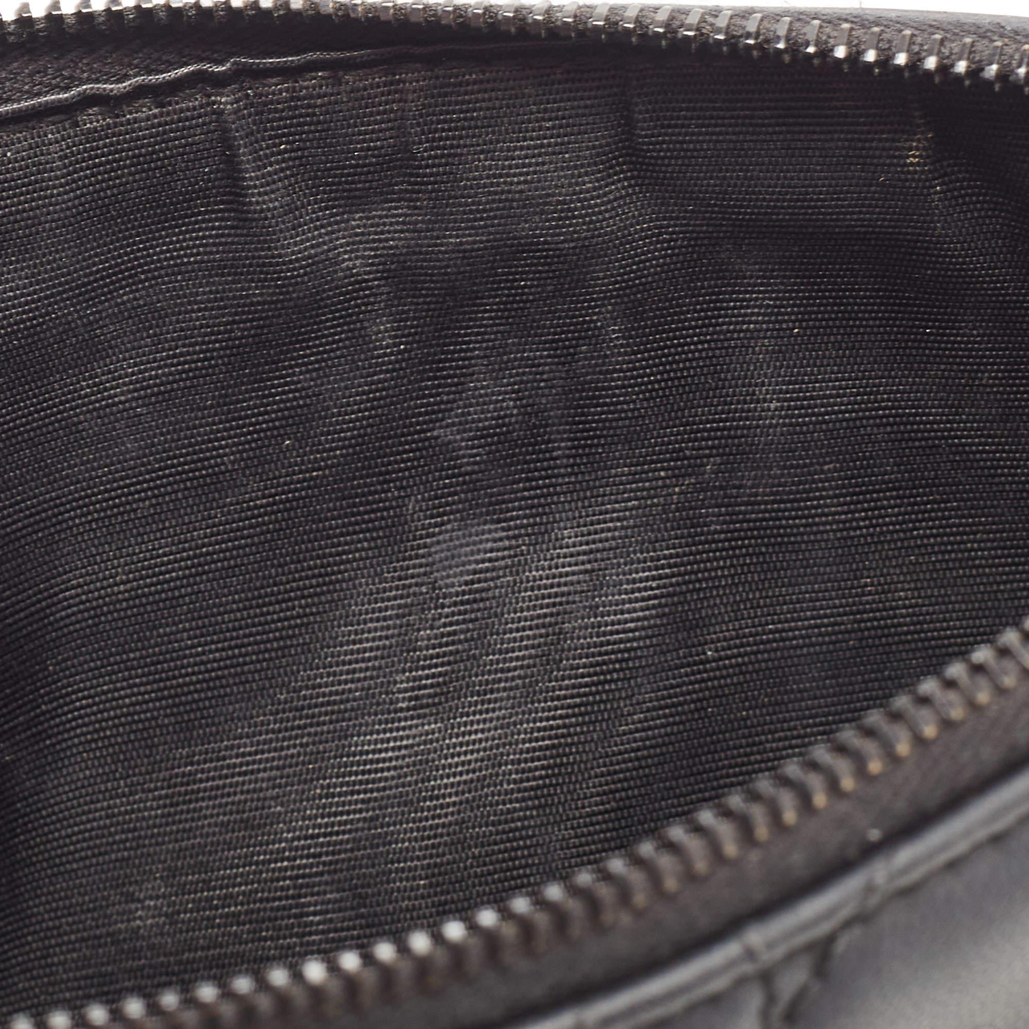 Dior Schwarzes mattes Cannage Lederbeutelchen mit Reißverschluss im Angebot 7