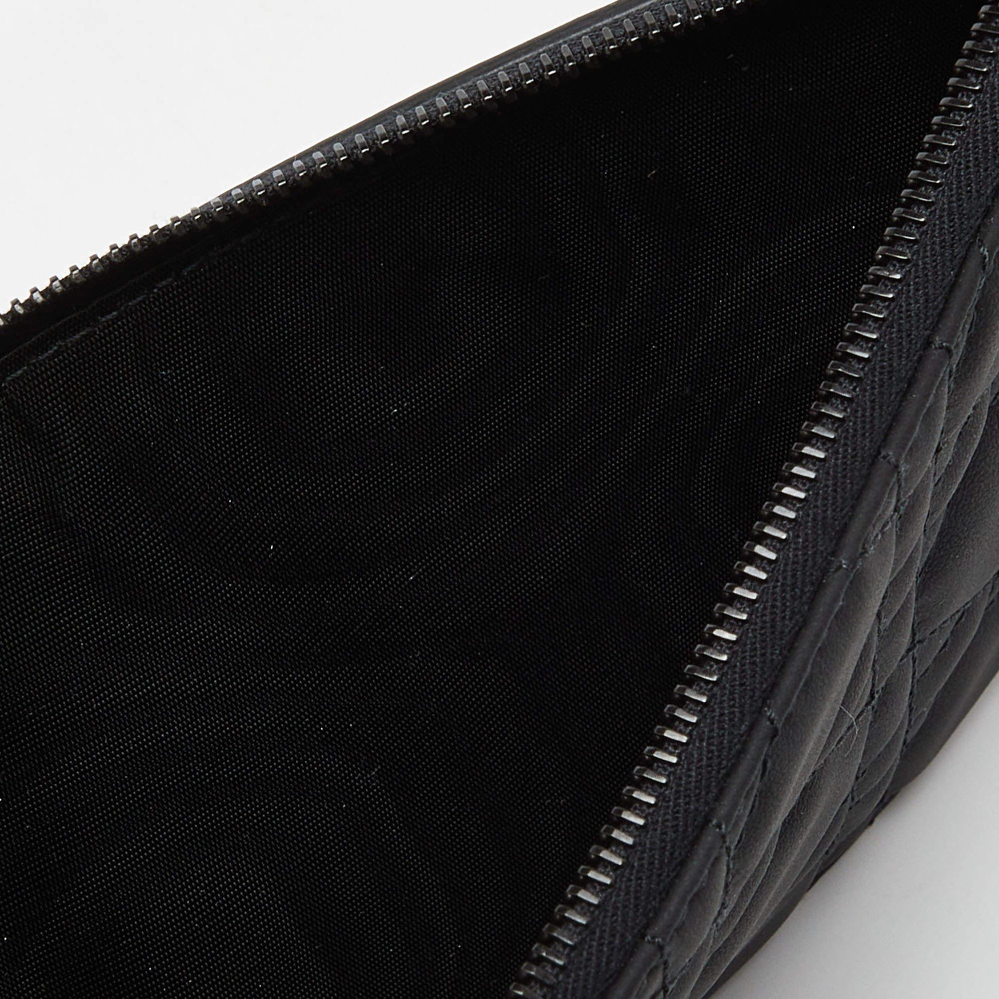 Dior Black Matte Cannage Leather Zip Pouch Pour femmes en vente