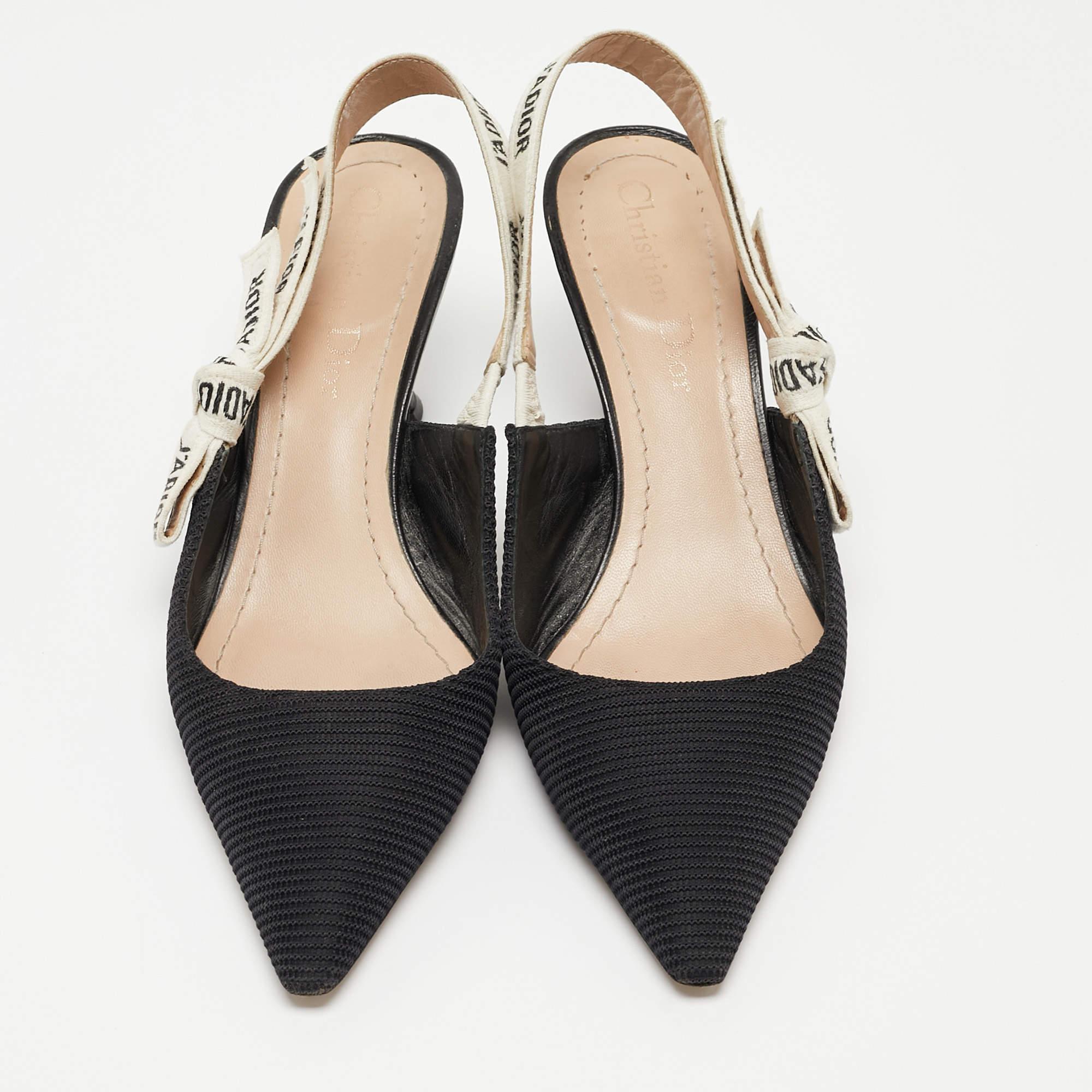 This pair of Dior pumps celebrates femininity like all other designs of the brand. Made from mesh and canvas, the creation is highlighted with a 'J'adior' detailed slingback closure, and the sharp silhouette is balanced on 7cm heels.

