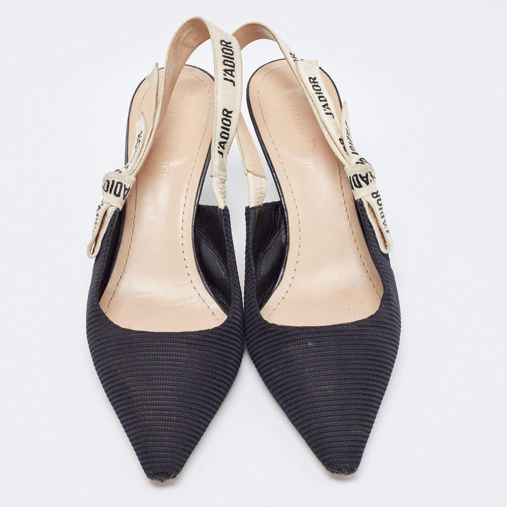 These popular J'Adior pumps exude an elegant and sophisticated aesthetic. Crafted from mesh & leather in a black shade, the pumps have a sleek pointed-toe design. Adorned with 'J'Adior' slingbacks and 8 cm heels, these exceptional beauties are a
