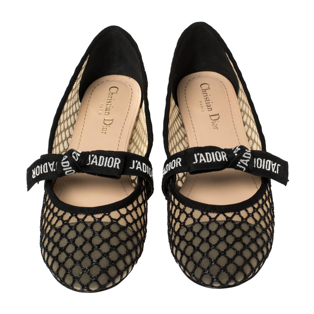 Endless compliments will come your way every time you wear these Dior flats. The black flats are crafted from mesh and styled with round toes and knotted J'adior ribbons on the vamps. They are complete with comfortable leather insoles and durable