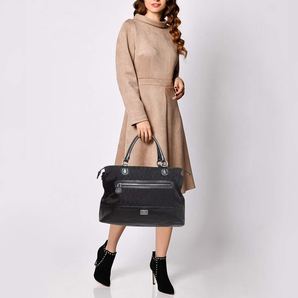 Created from high quality materials  this tote is enriched with functional and classic elements. It can be carried around conveniently  and its interior is perfectly sized to keep your belongings with ease.