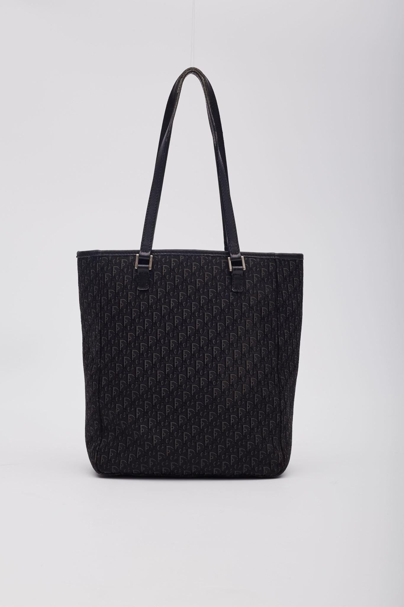 Dior Schwarze Monogramm Diorissimo Tote Bag mit Monogramm im Zustand „Gut“ im Angebot in Montreal, Quebec